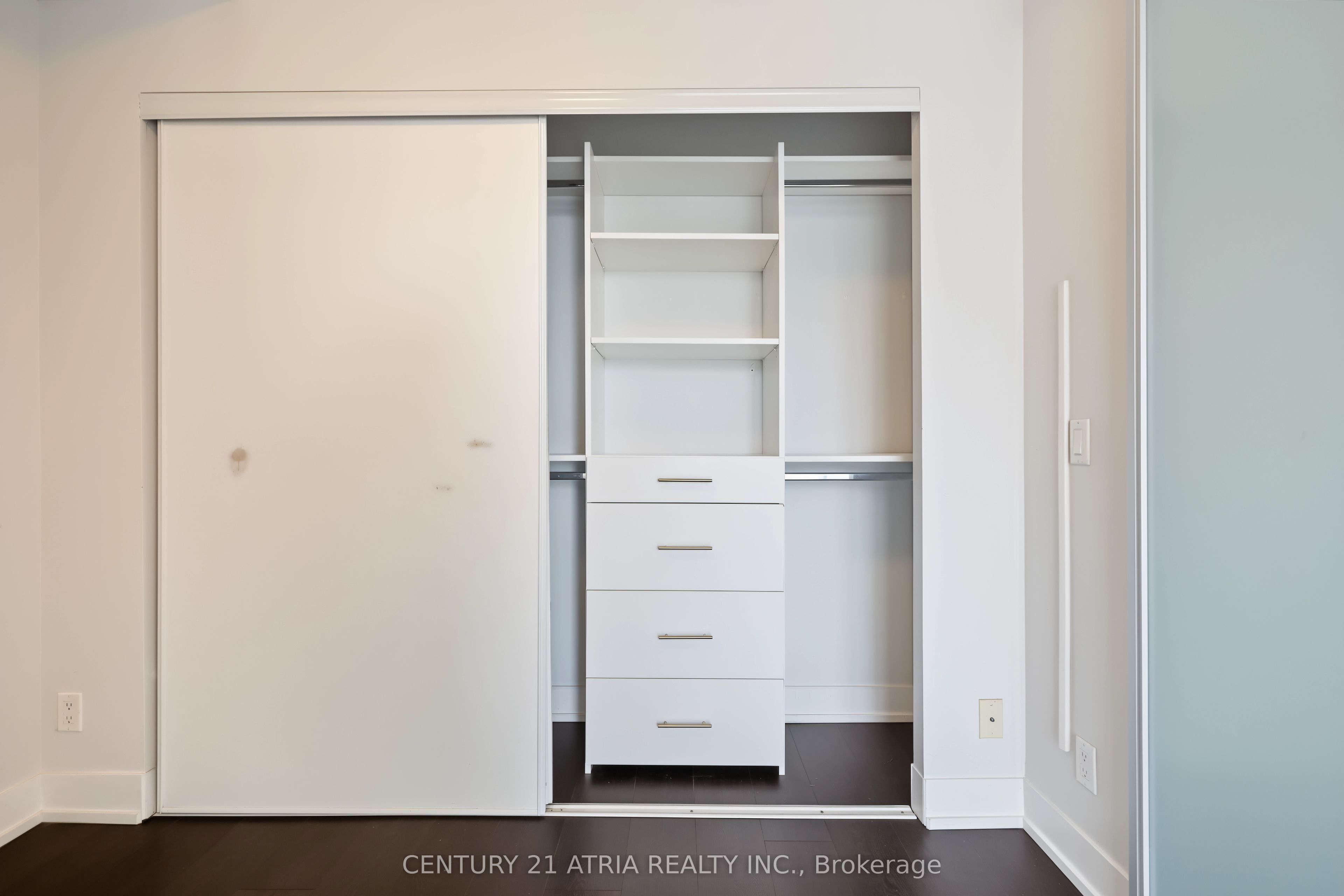 9471 Yonge Street 528 Property Photo 9