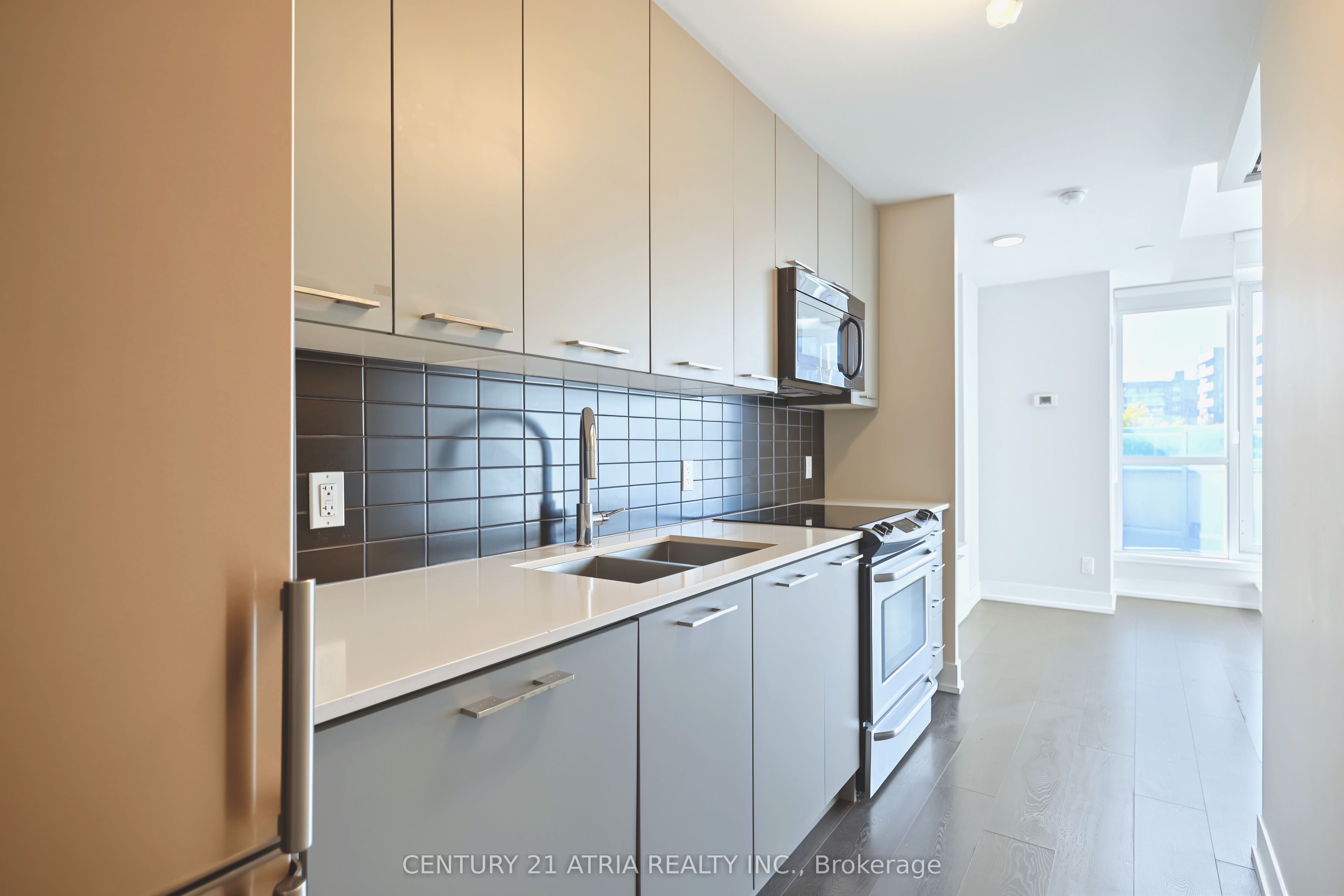 9471 Yonge Street 528 Property Photo 10