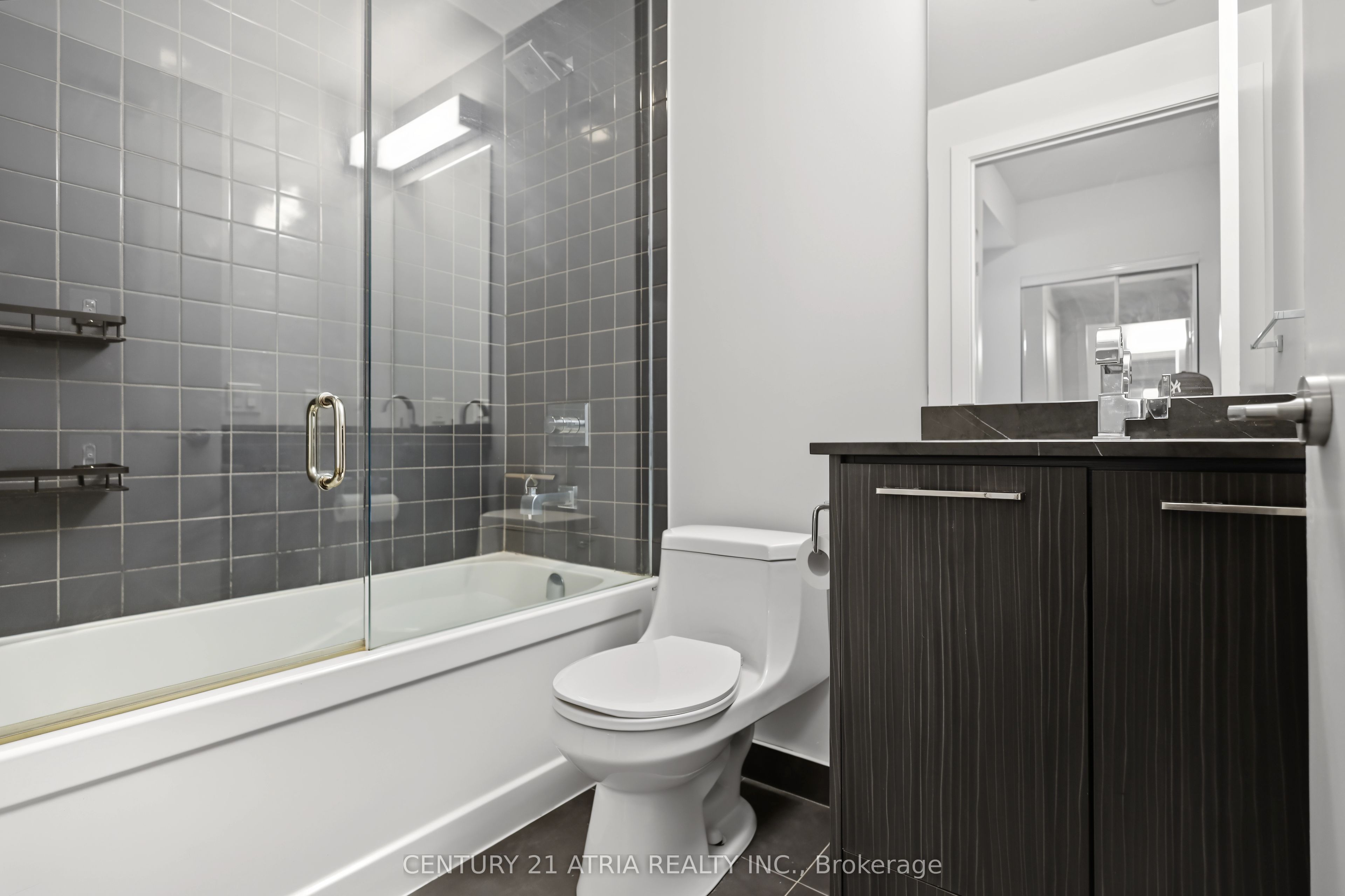 9471 Yonge Street 528 Property Photo 11