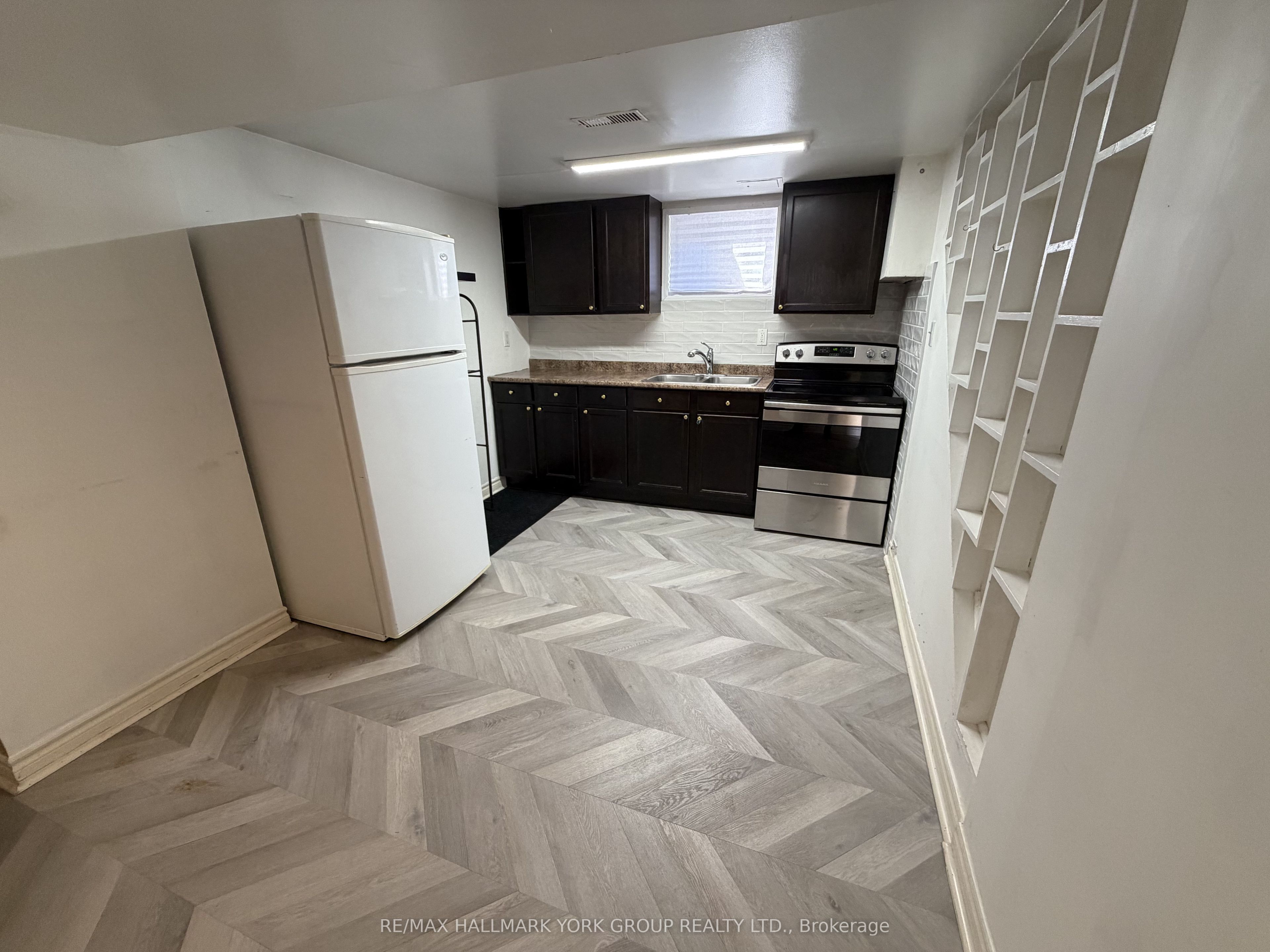 47 Longford Drive Lower Property Photo 2