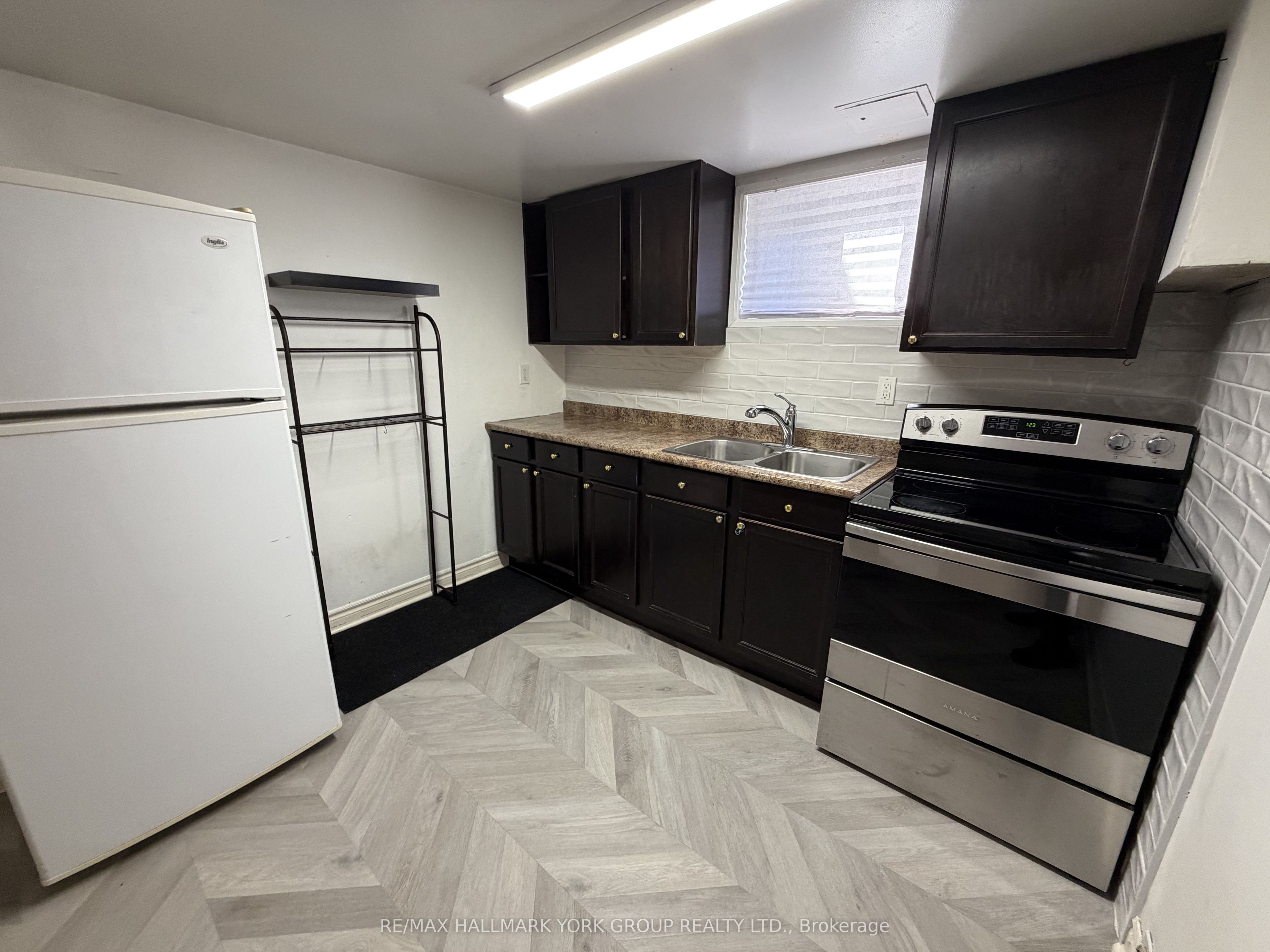 47 Longford Drive Lower Property Photo 3