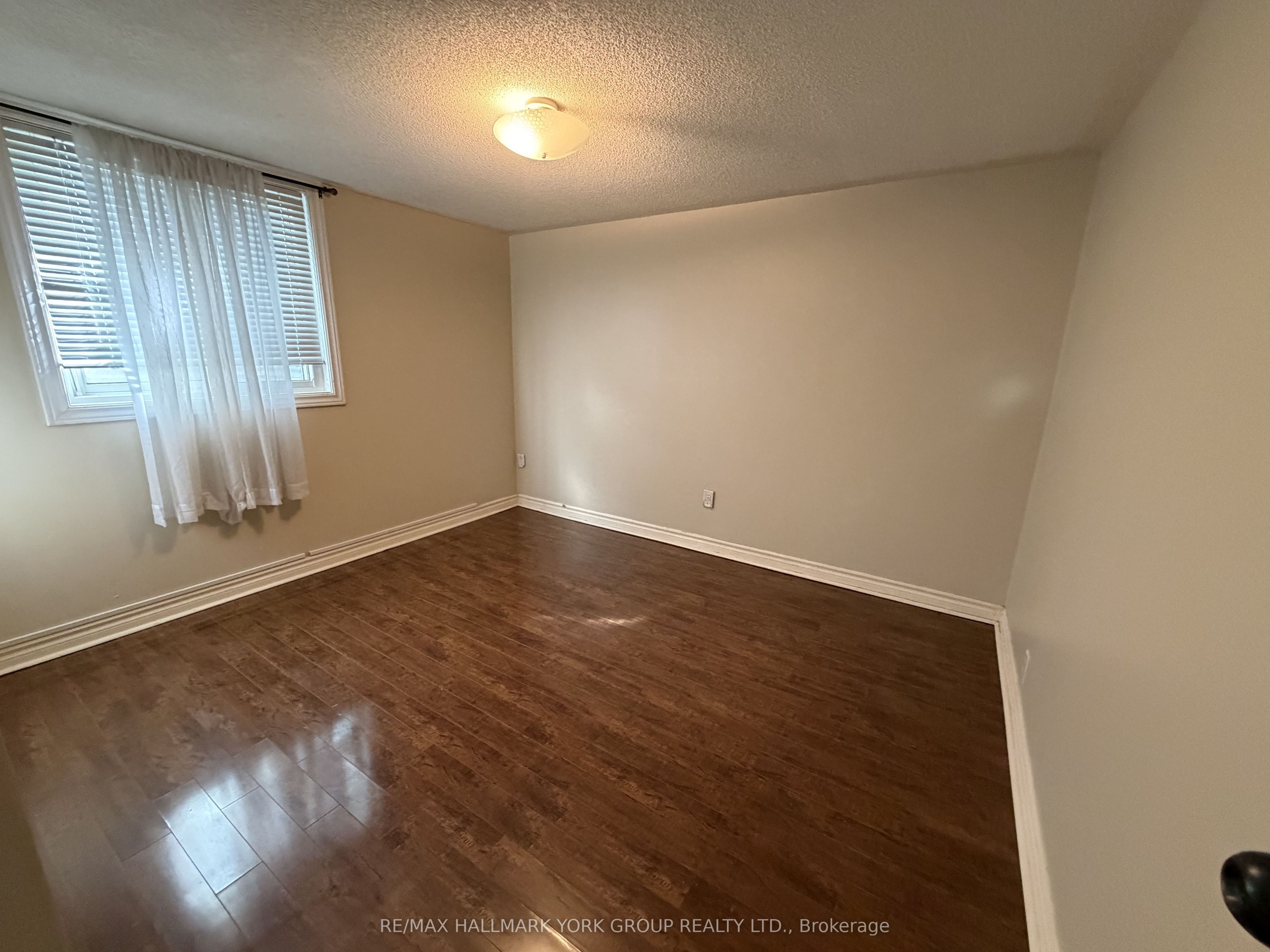 47 Longford Drive Lower Property Photo 4