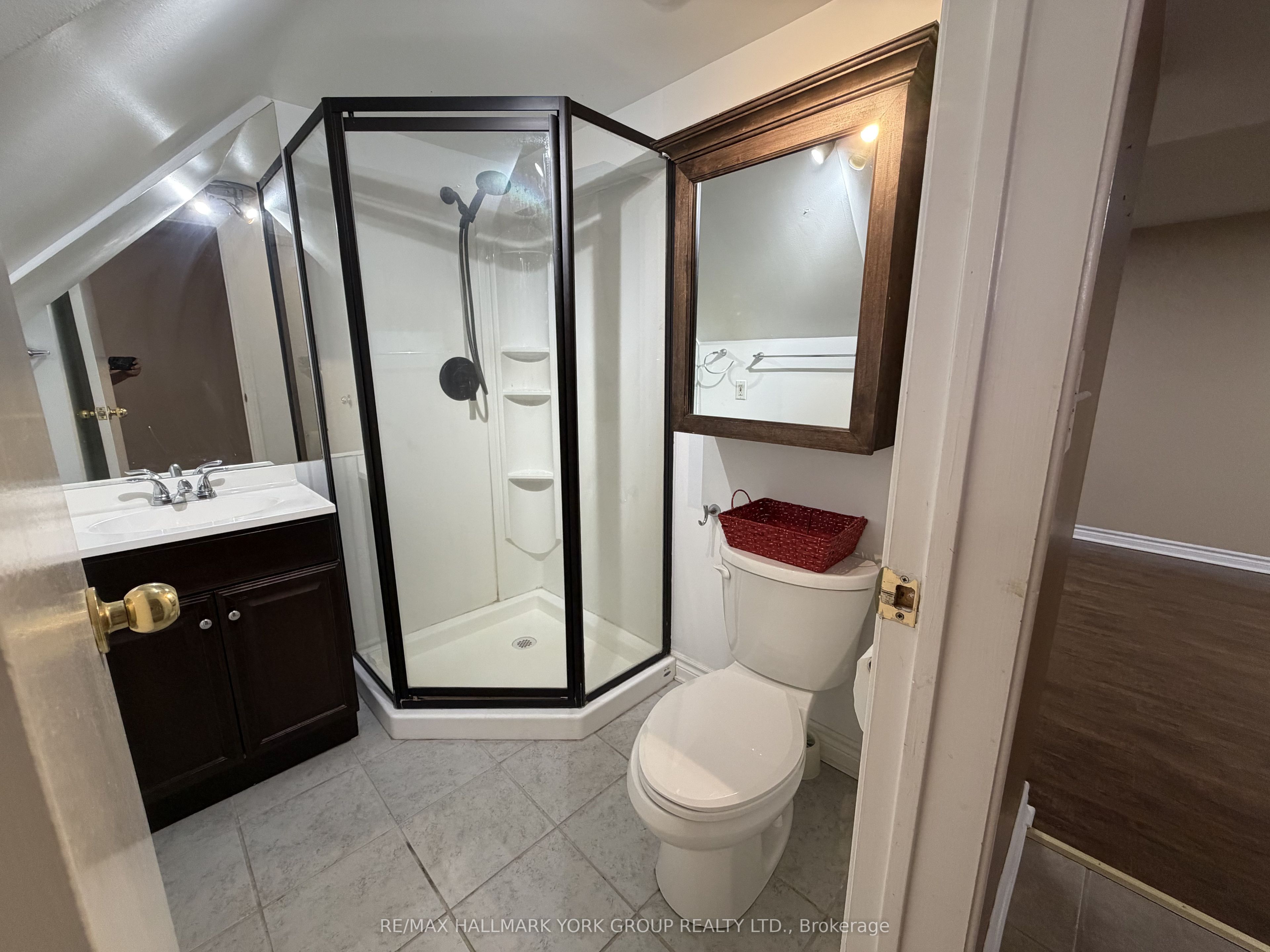 47 Longford Drive Lower Property Photo 10