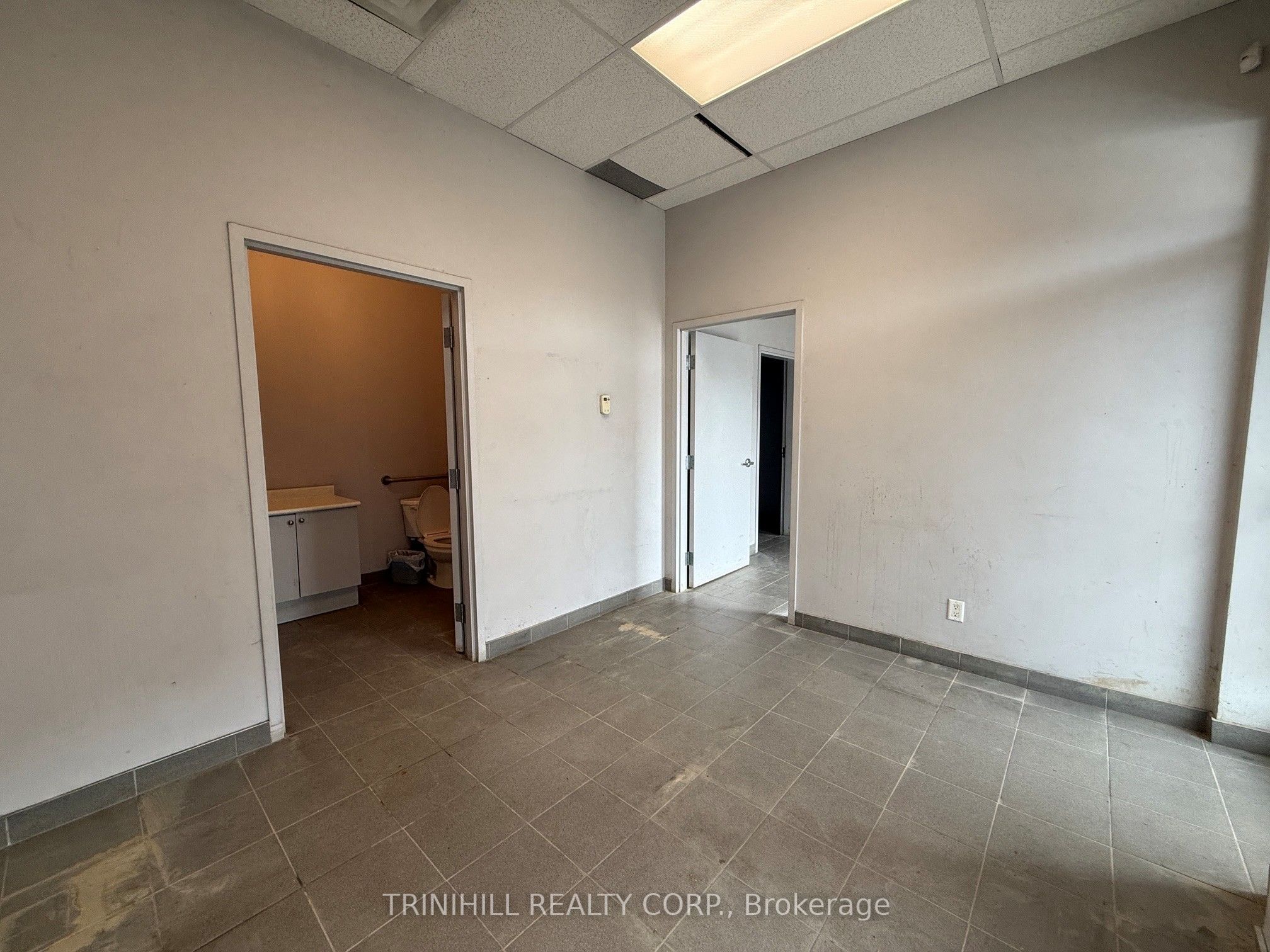 4160 Steeles Avenue W 7 Property Photo 2