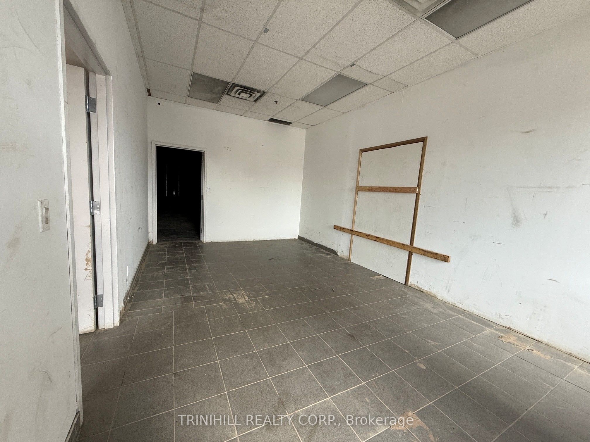 4160 Steeles Avenue W 7 Property Photo 3