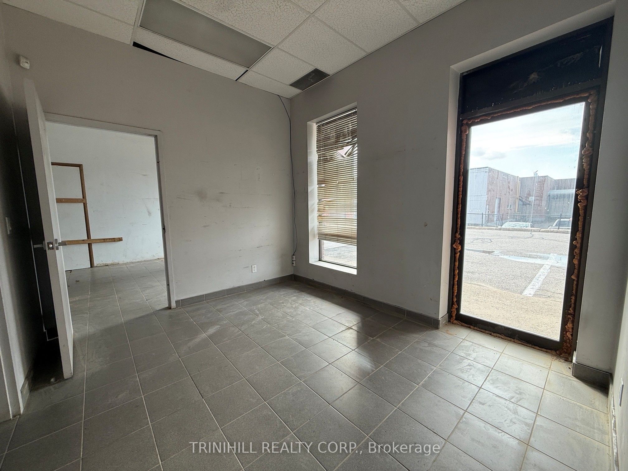4160 Steeles Avenue W 7 Property Photo 4