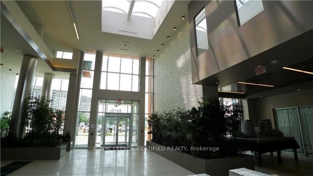 9608 Yonge Street 701 Property Photo 2