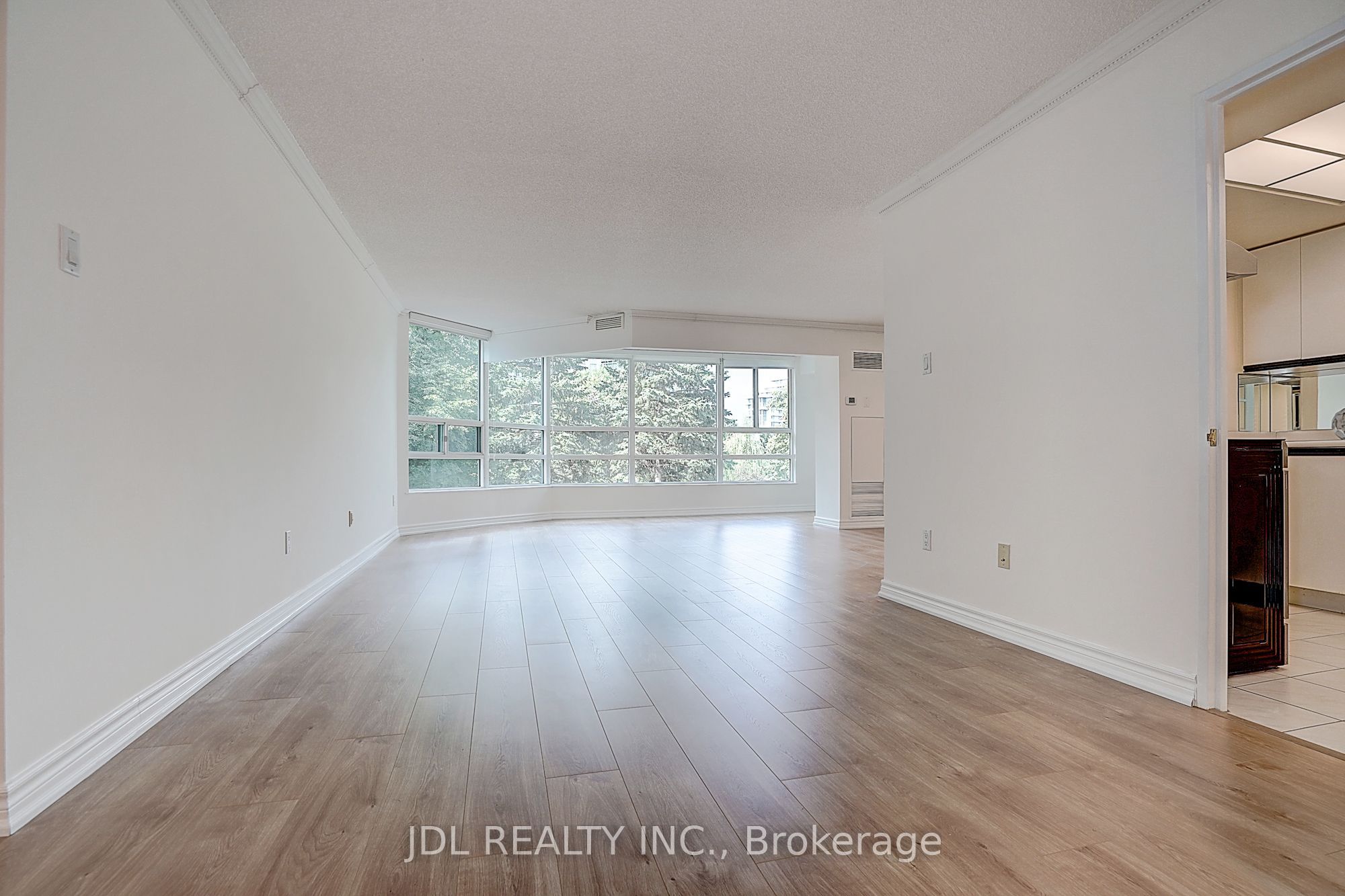 7825 Bayview Avenue 219 Property Photo 9