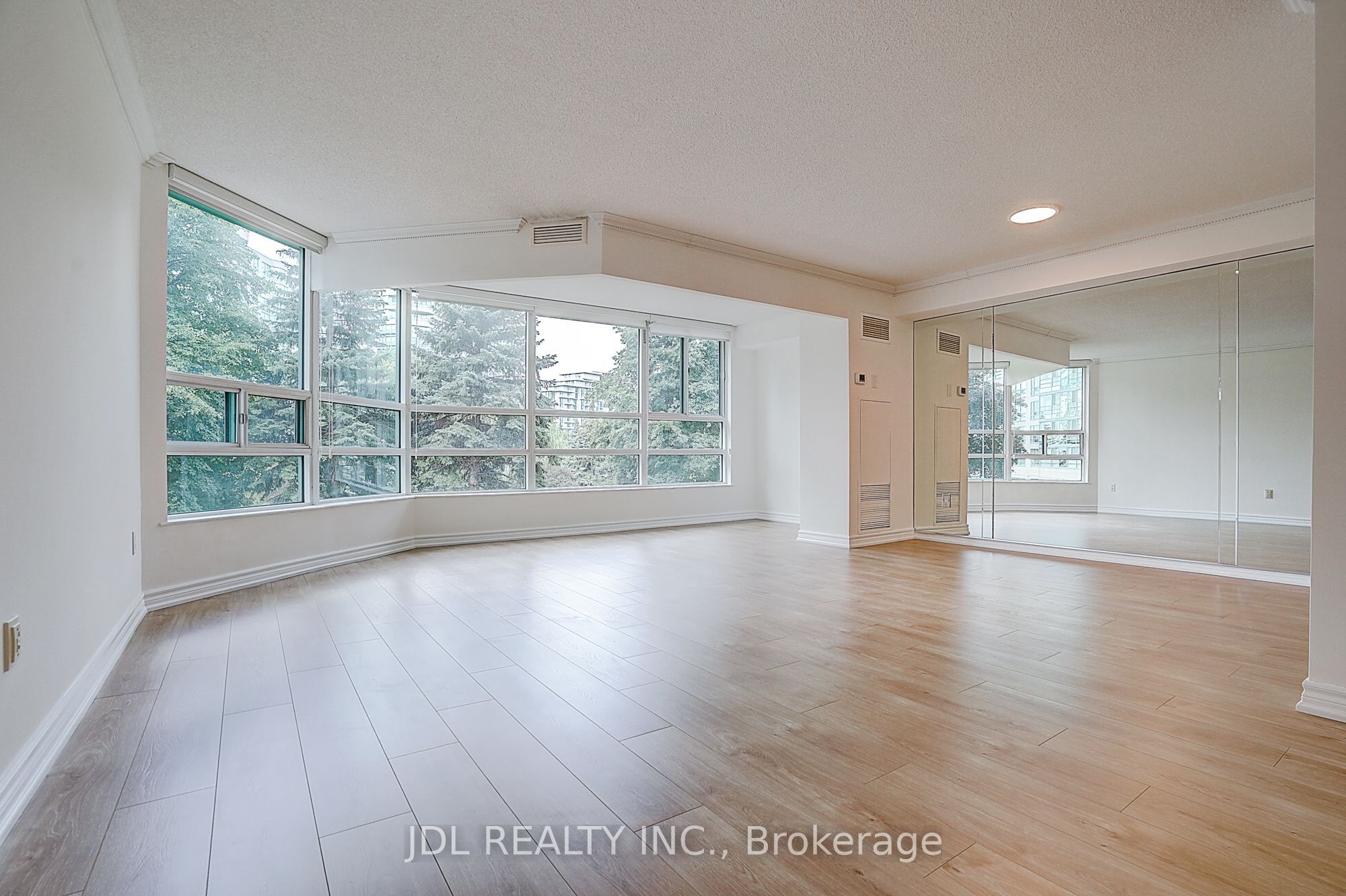7825 Bayview Avenue 219 Property Photo 11