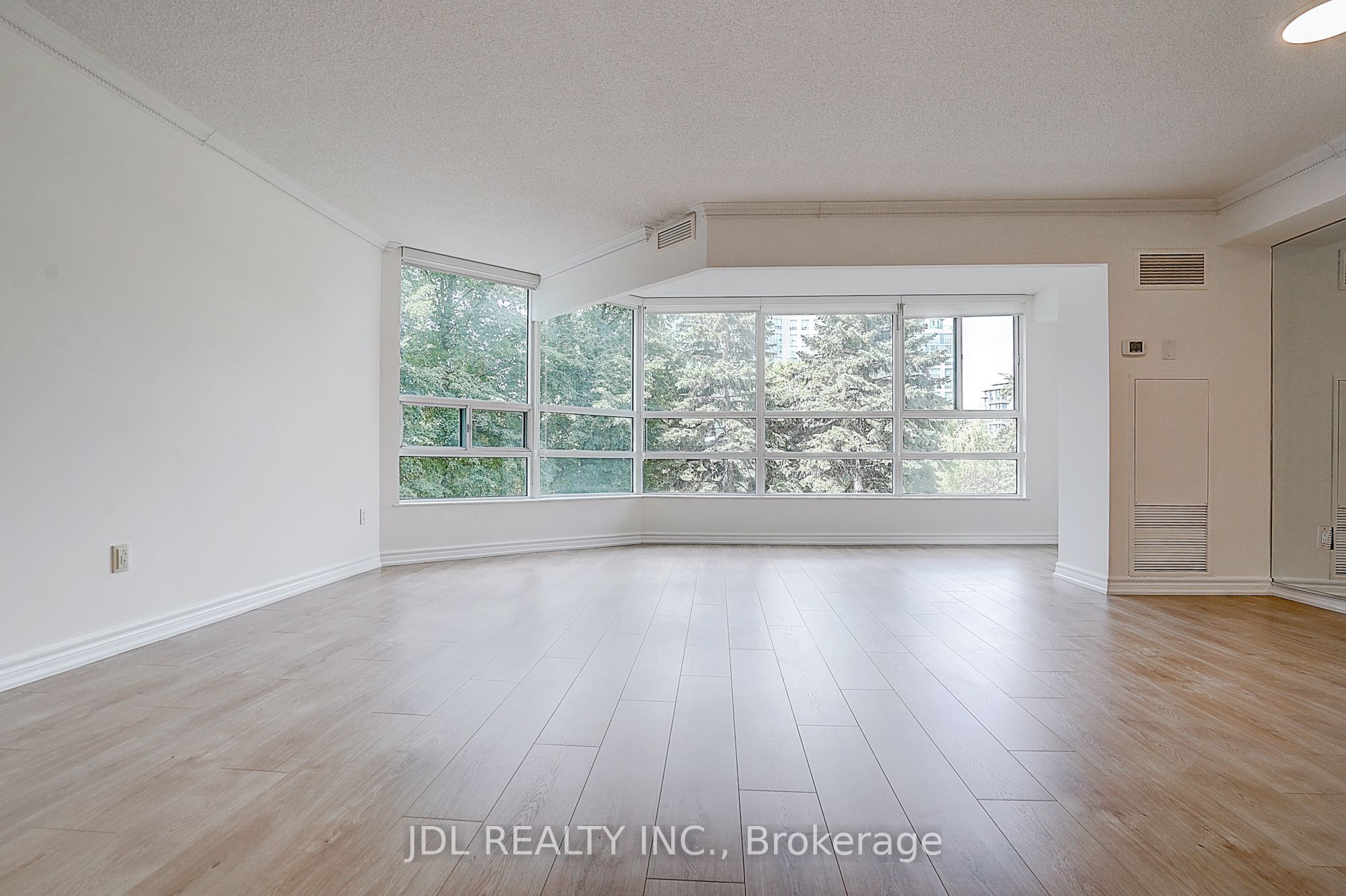 7825 Bayview Avenue 219 Property Photo 12