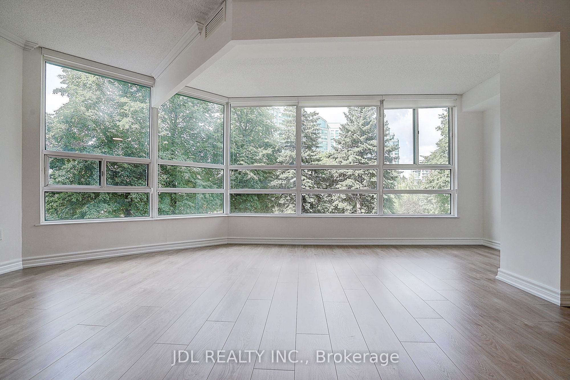 7825 Bayview Avenue 219 Property Photo 15
