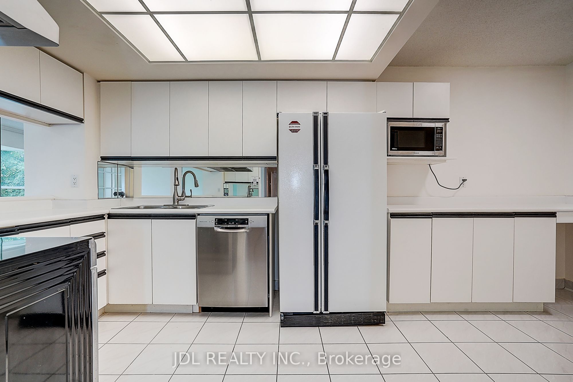 7825 Bayview Avenue 219 Property Photo 18