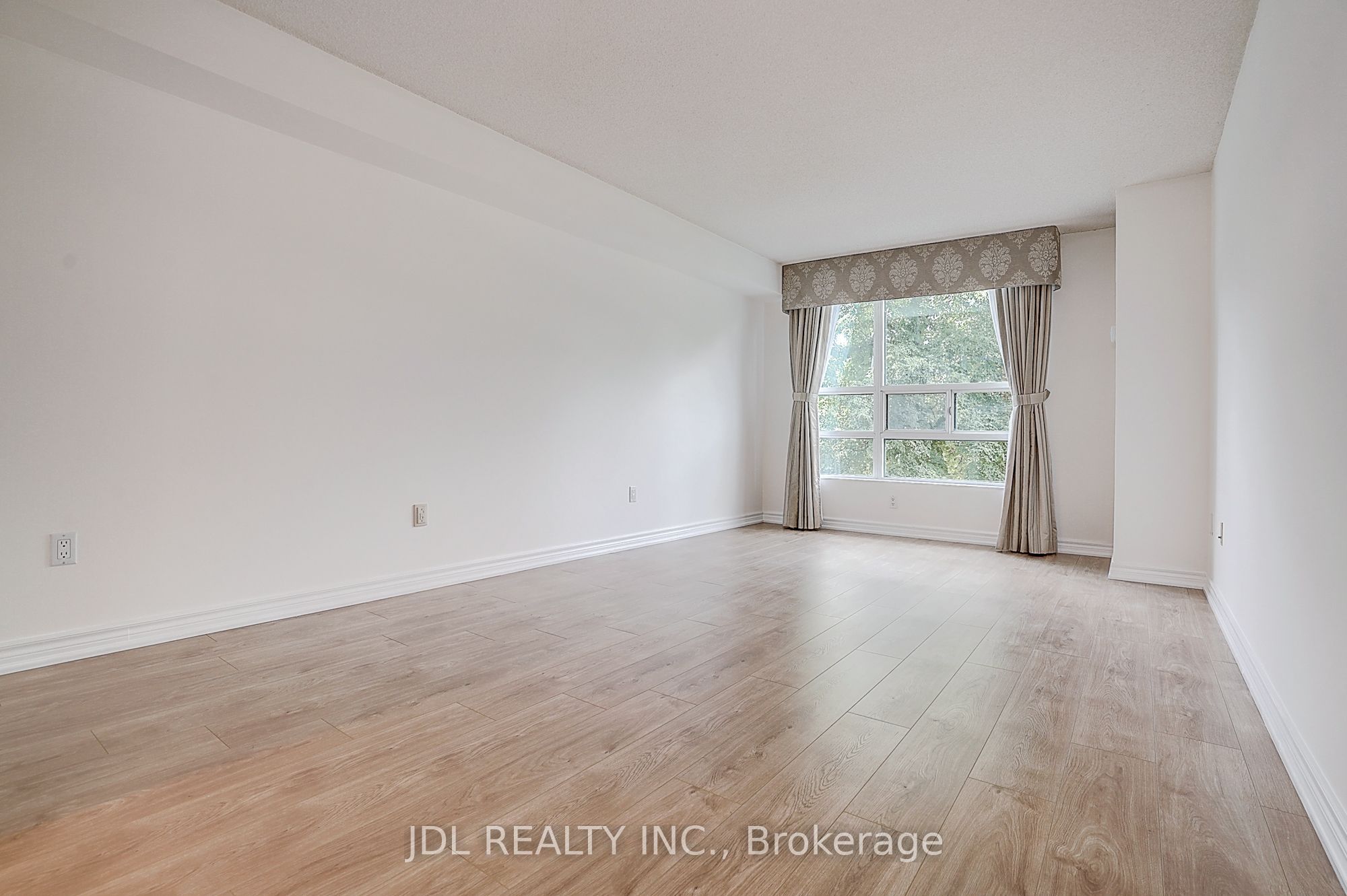7825 Bayview Avenue 219 Property Photo 25