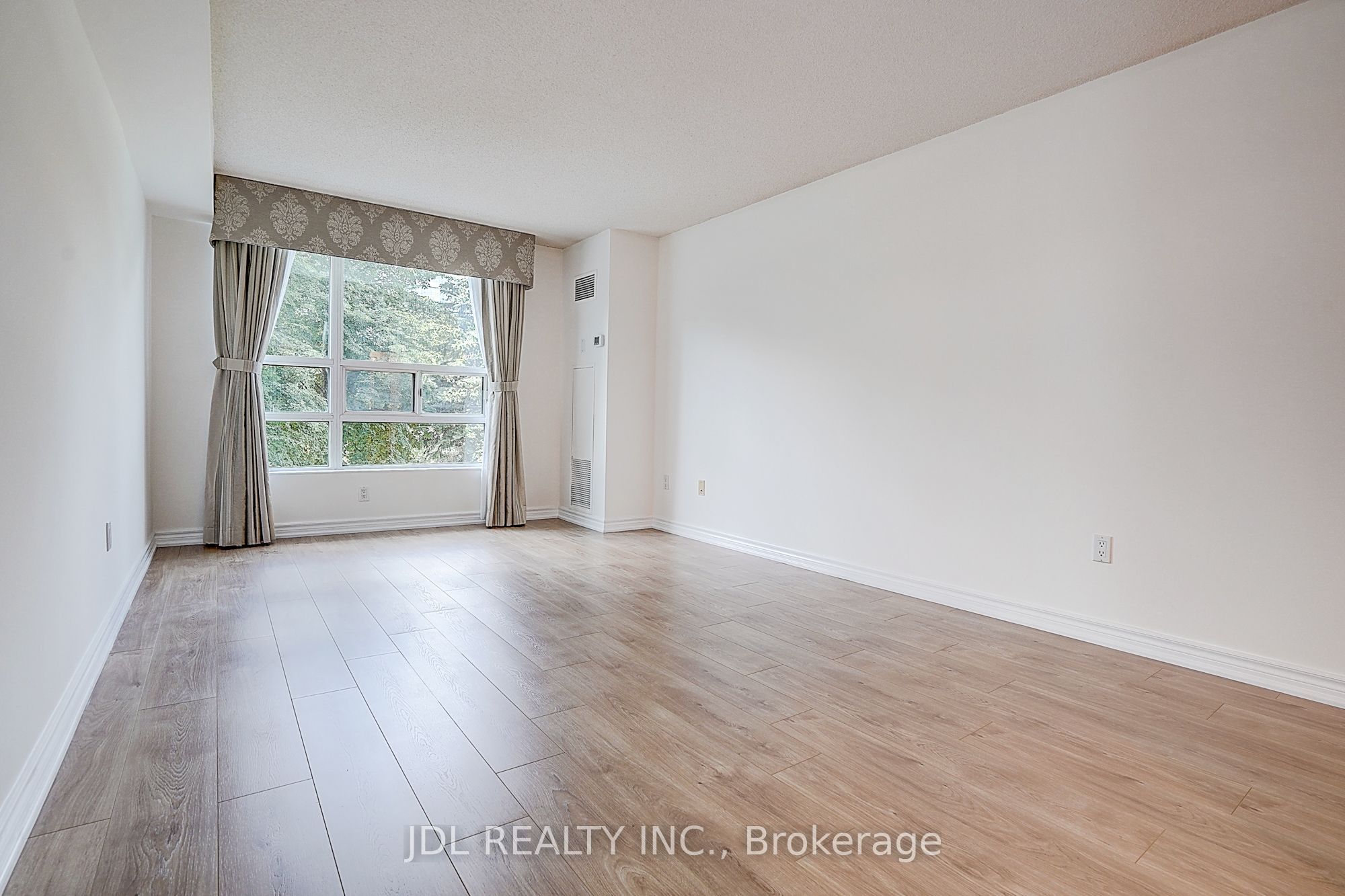7825 Bayview Avenue 219 Property Photo 26
