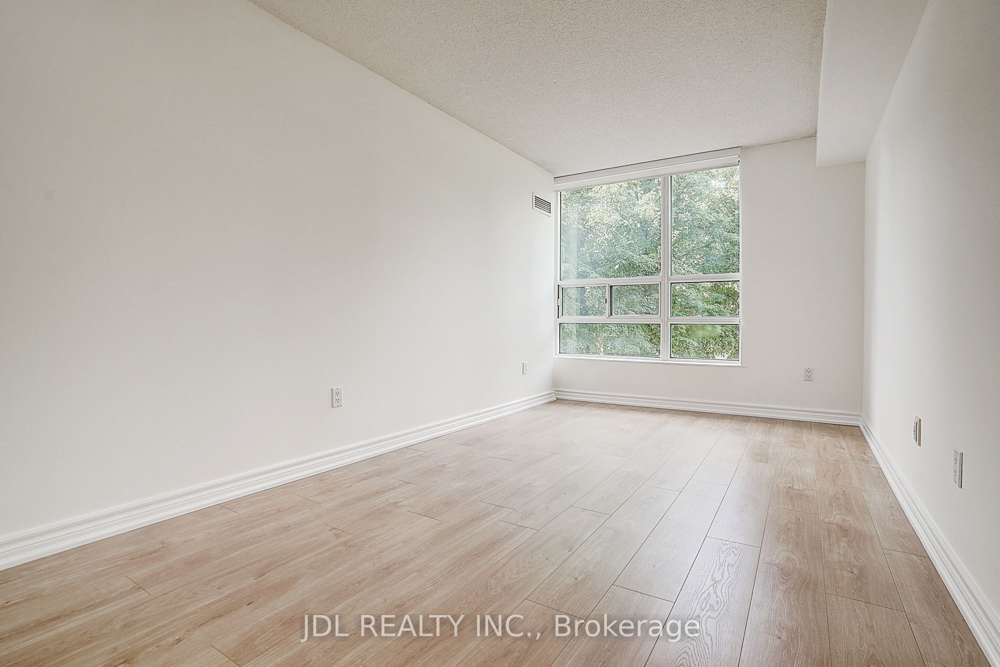 7825 Bayview Avenue 219 Property Photo 31