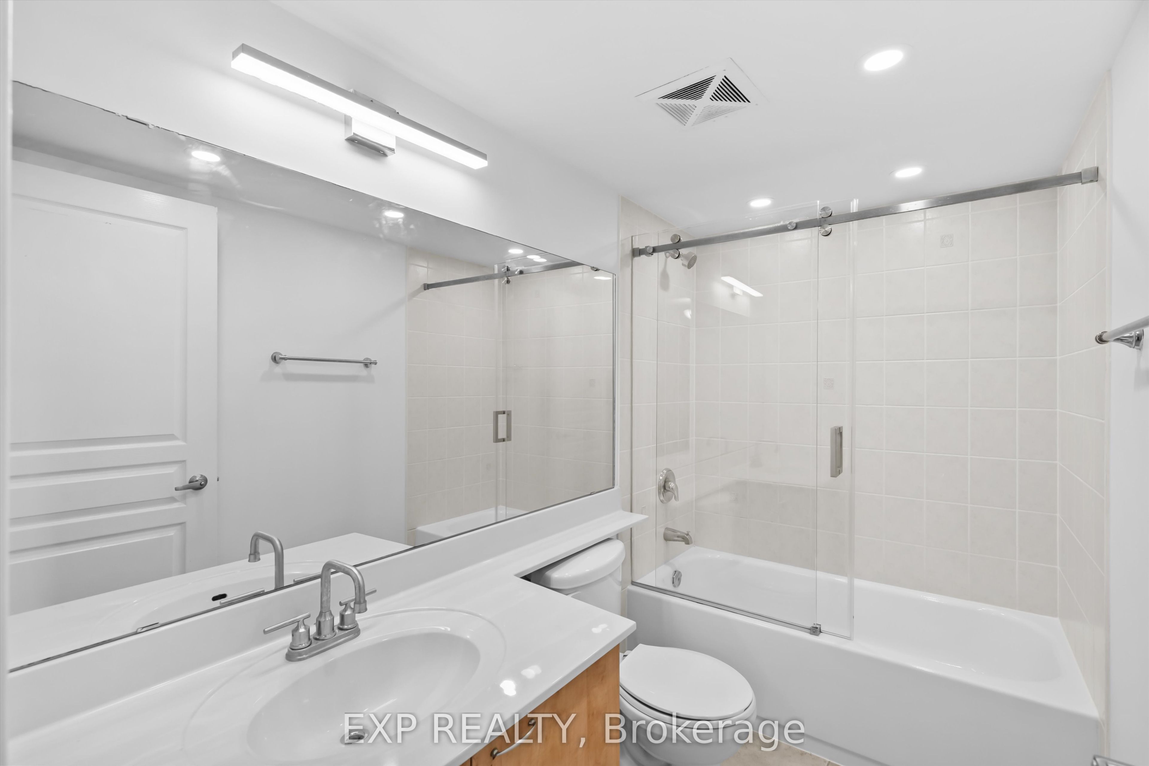 350 Red Maple Road 1214 Property Photo 7