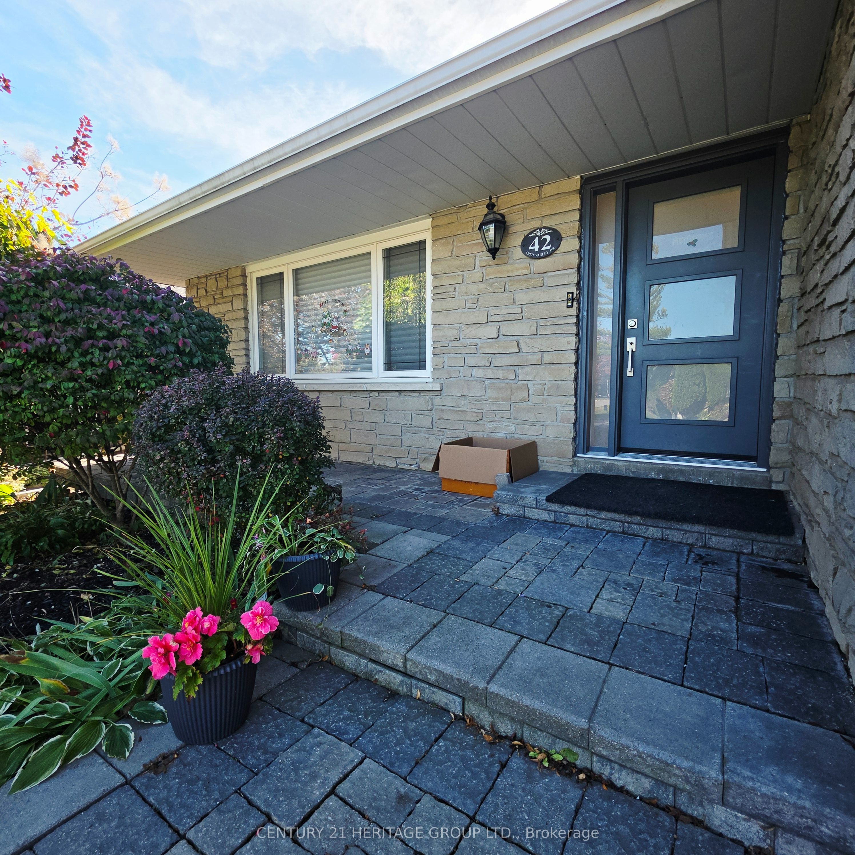 42 Fred Valley Drive Property Photo 3