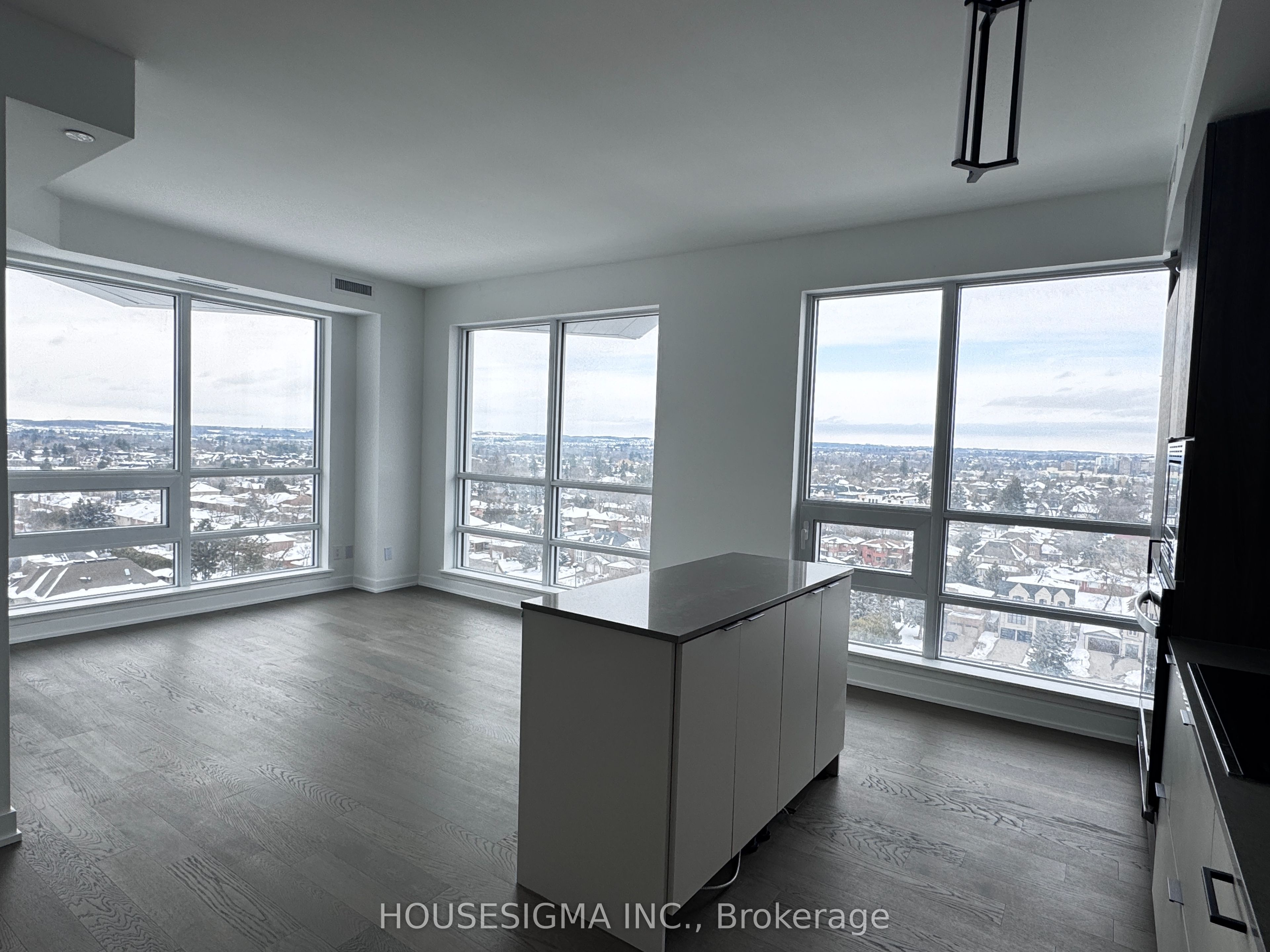 8888 Yonge Street 1002 Property Photo 4