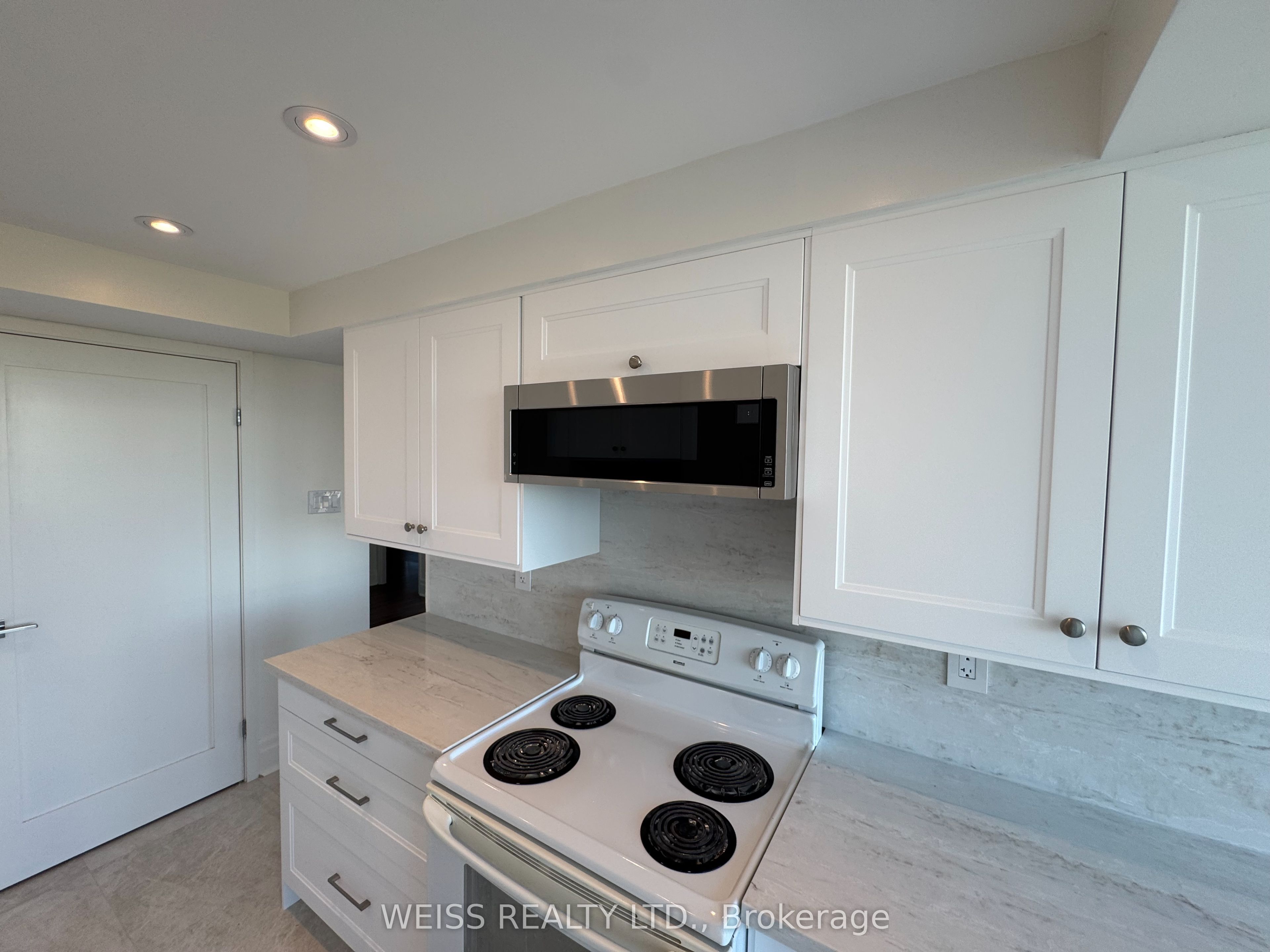 7460 Bathurst Street 904 Property Photo 3