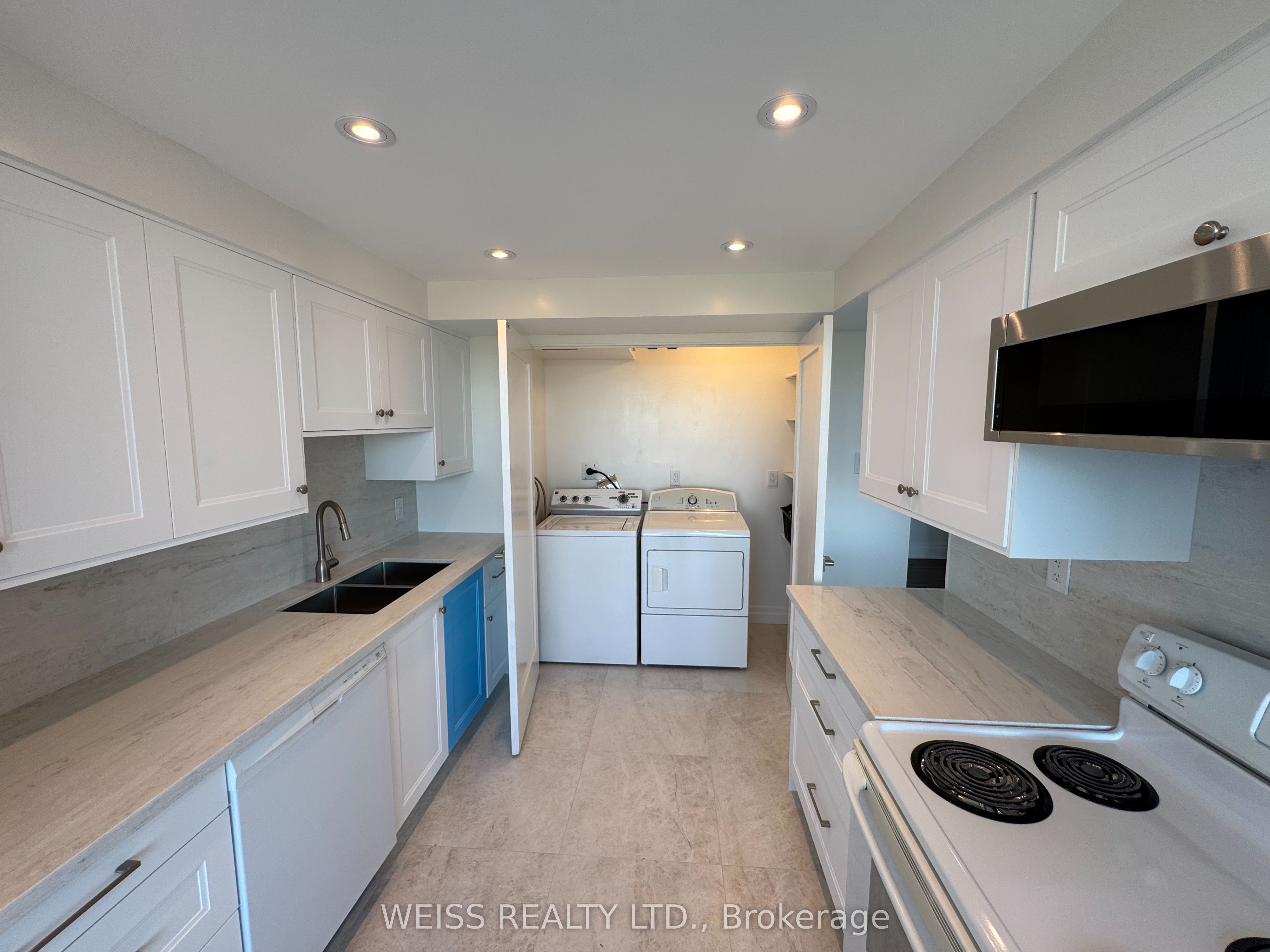 7460 Bathurst Street 904 Property Photo 4