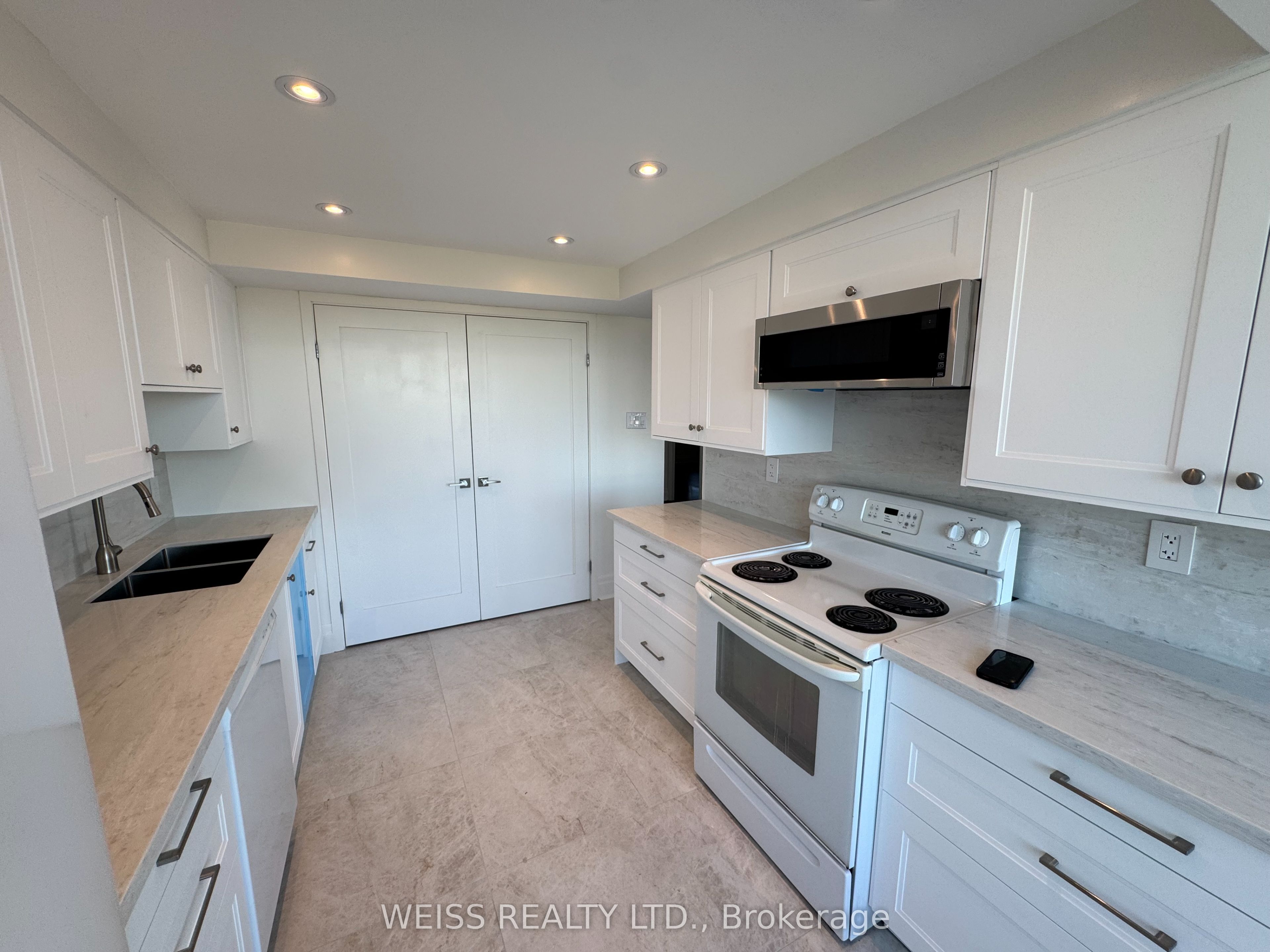 7460 Bathurst Street 904 Property Photo 7