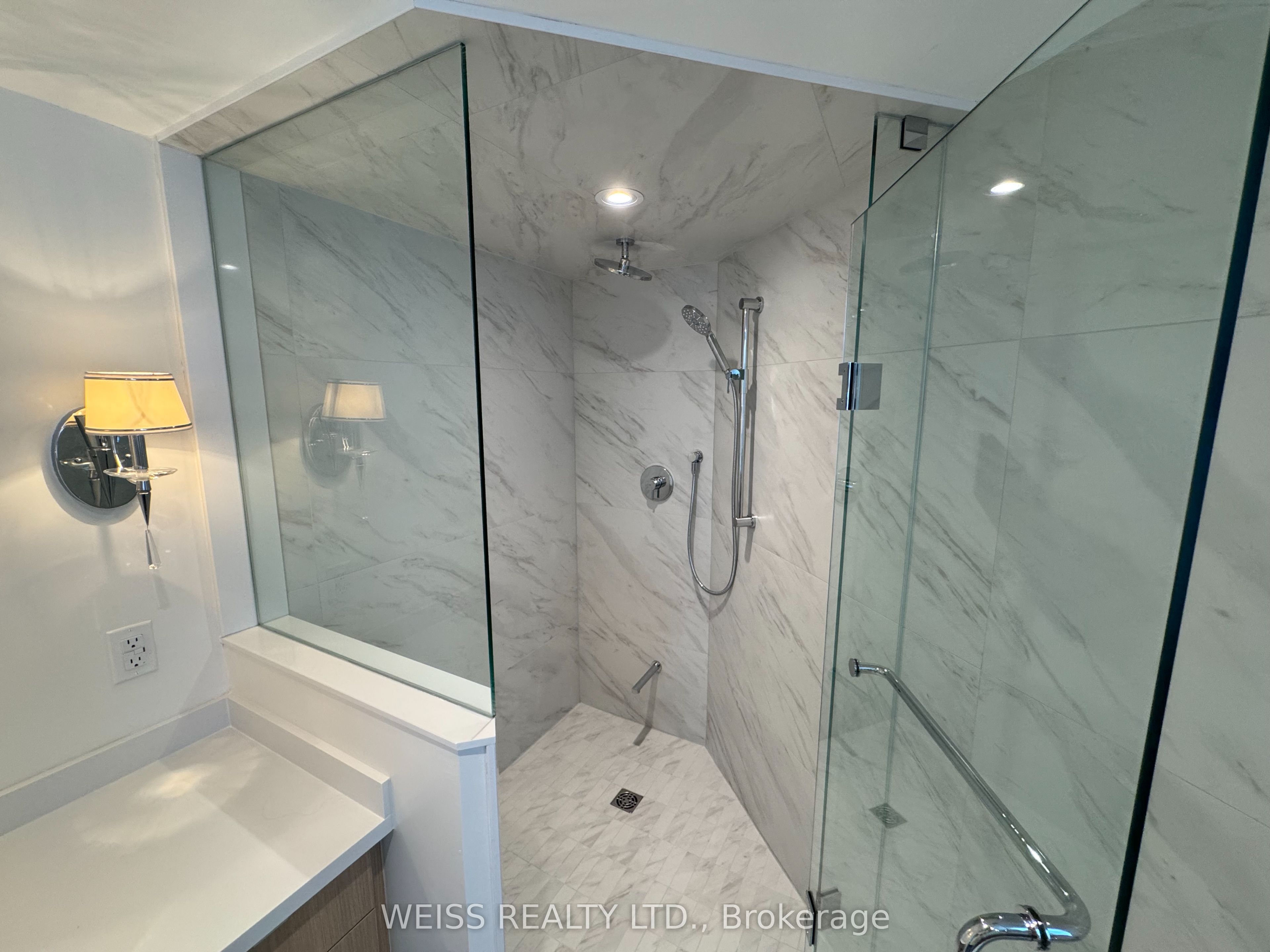 7460 Bathurst Street 904 Property Photo 13