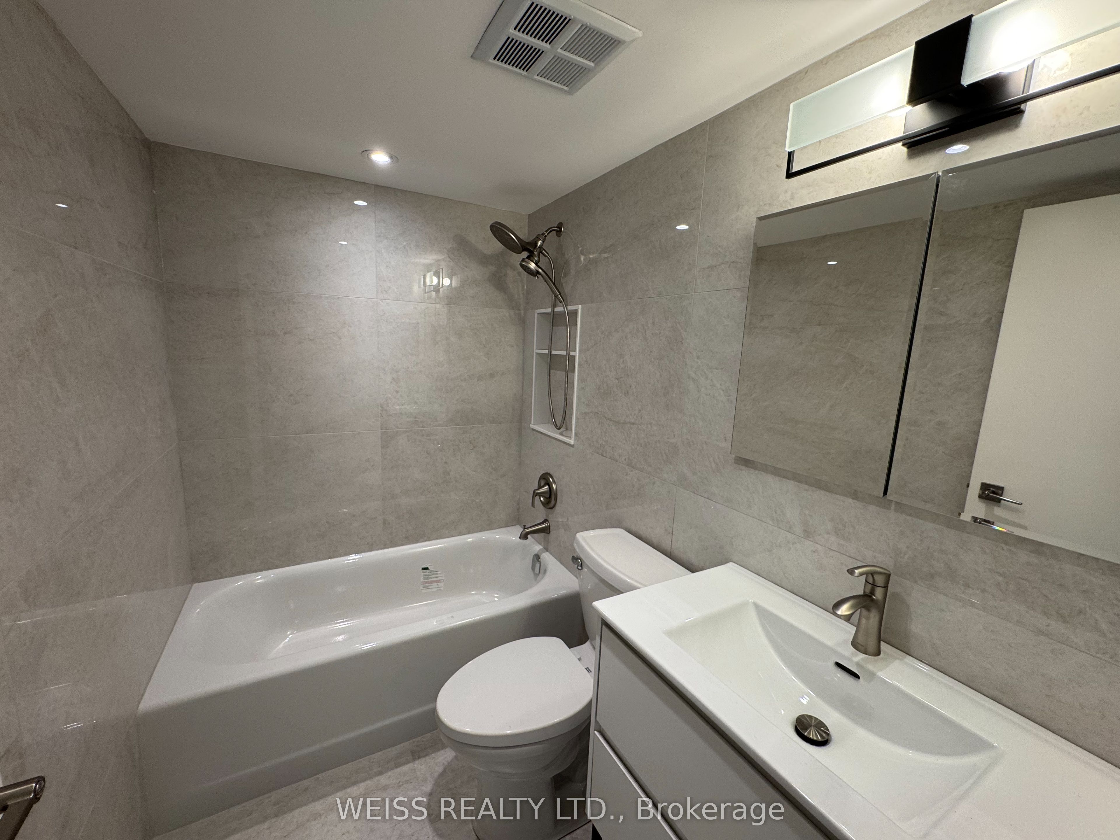 7460 Bathurst Street 904 Property Photo 15
