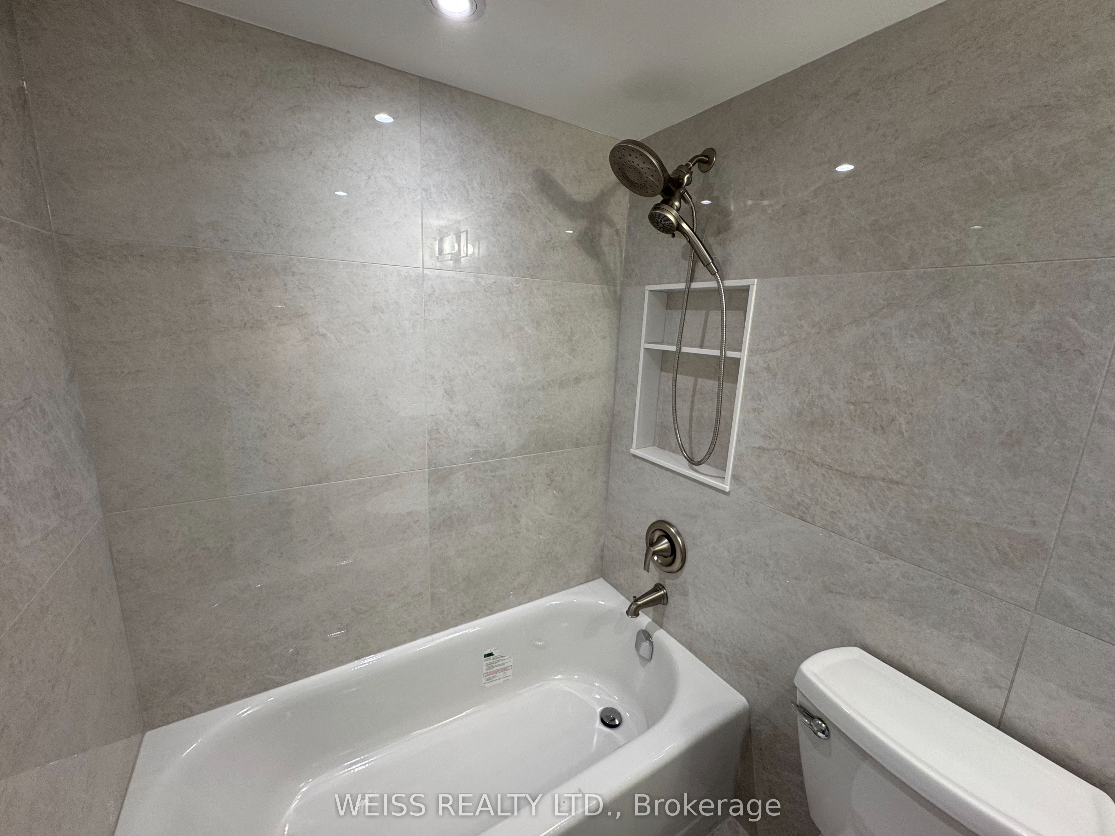 7460 Bathurst Street 904 Property Photo 16