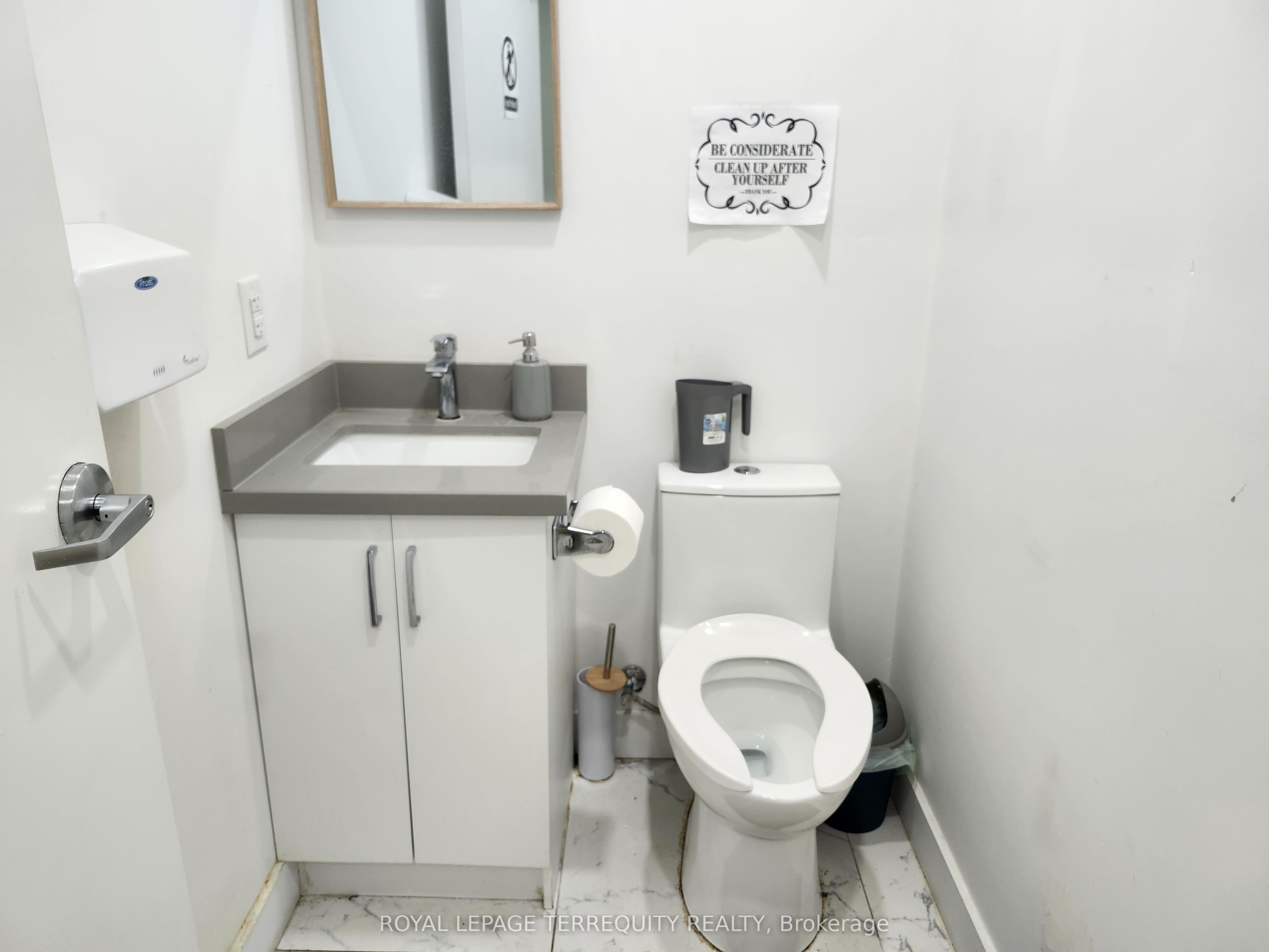 8760 Jane Street # B02 Property Photo 30