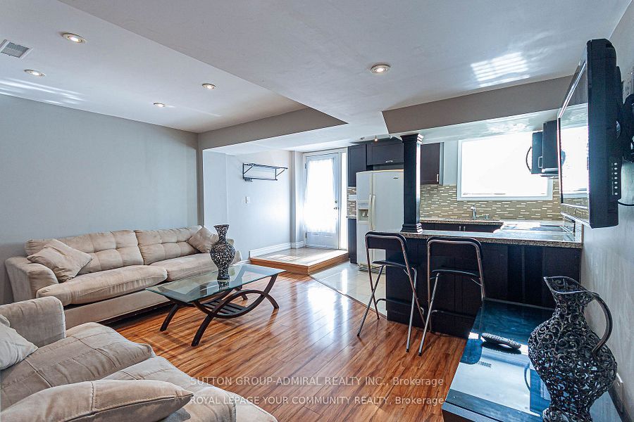 111 Deerwood Crescent Room 1 Property Photo 2