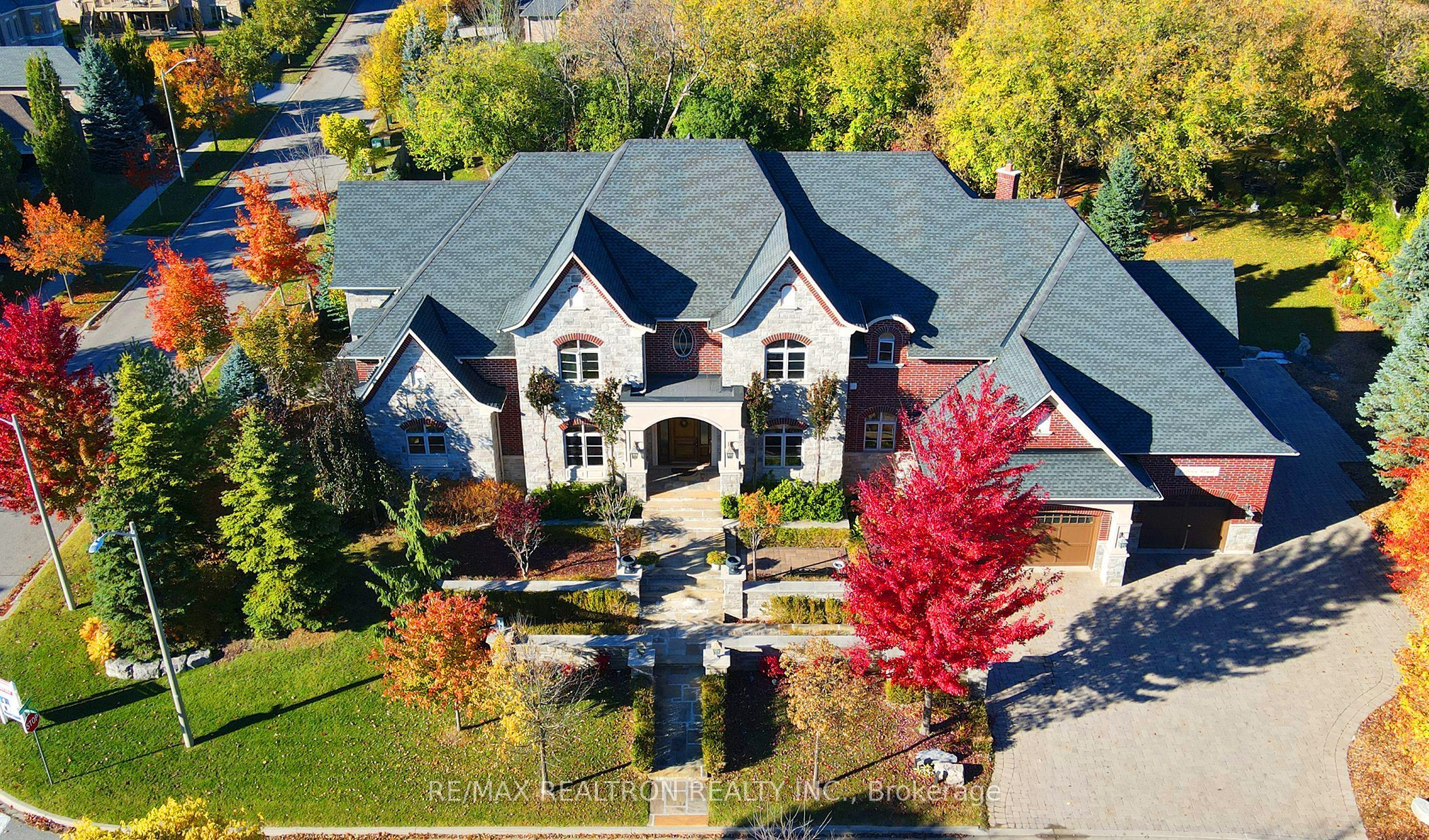 2 Beau Court Property Photo 1