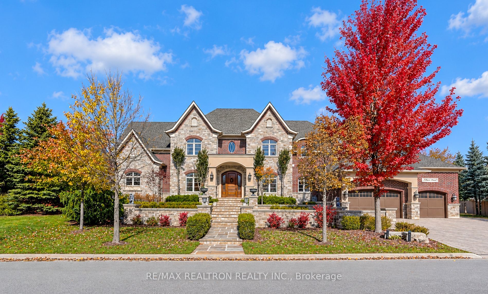 2 Beau Court Property Photo 2