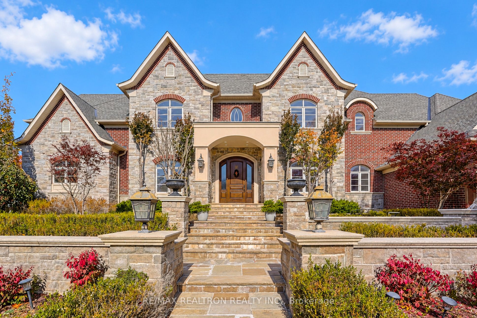 2 Beau Court Property Photo 3