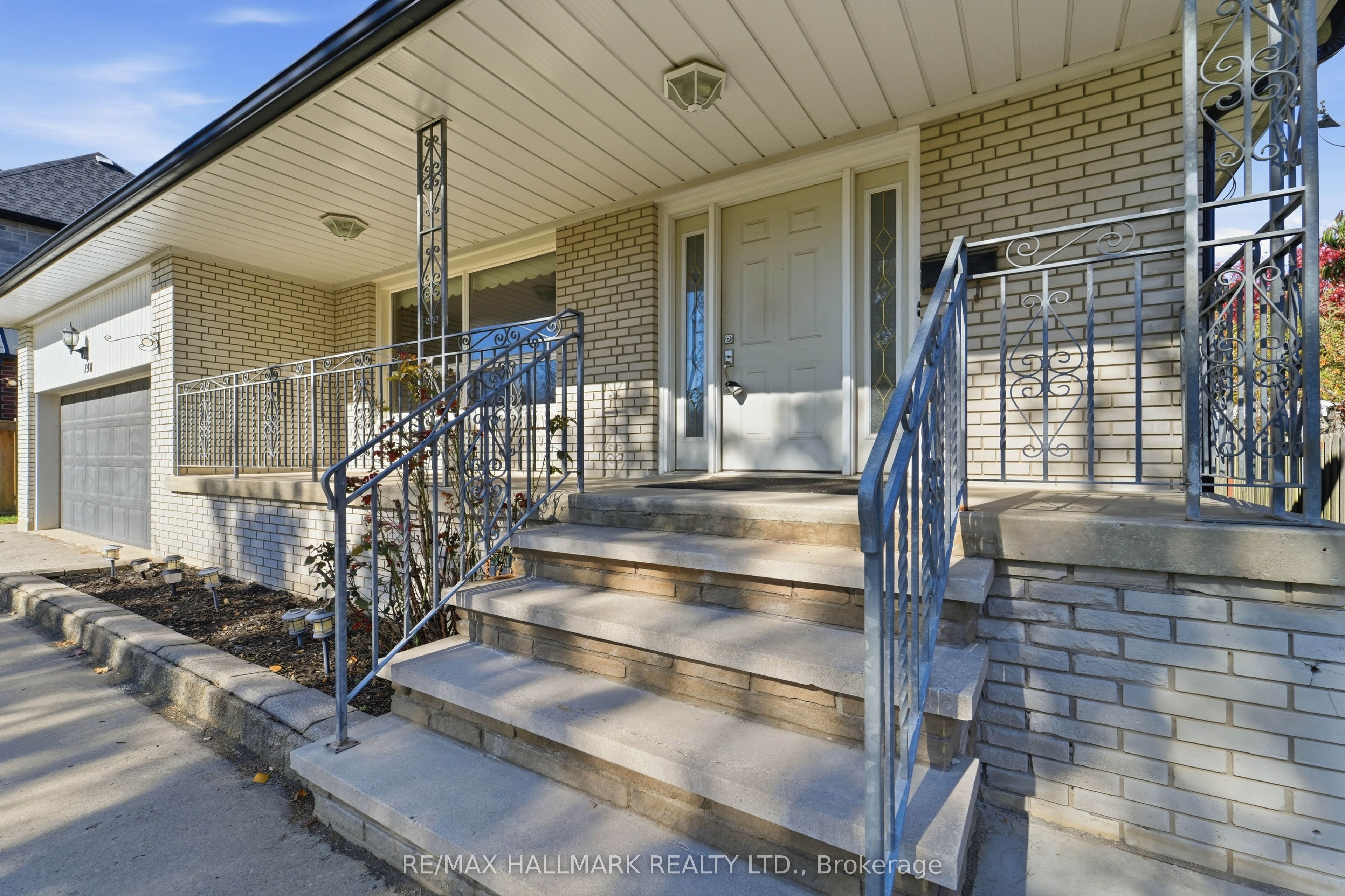 198 Weldrick Road W Property Photo 4