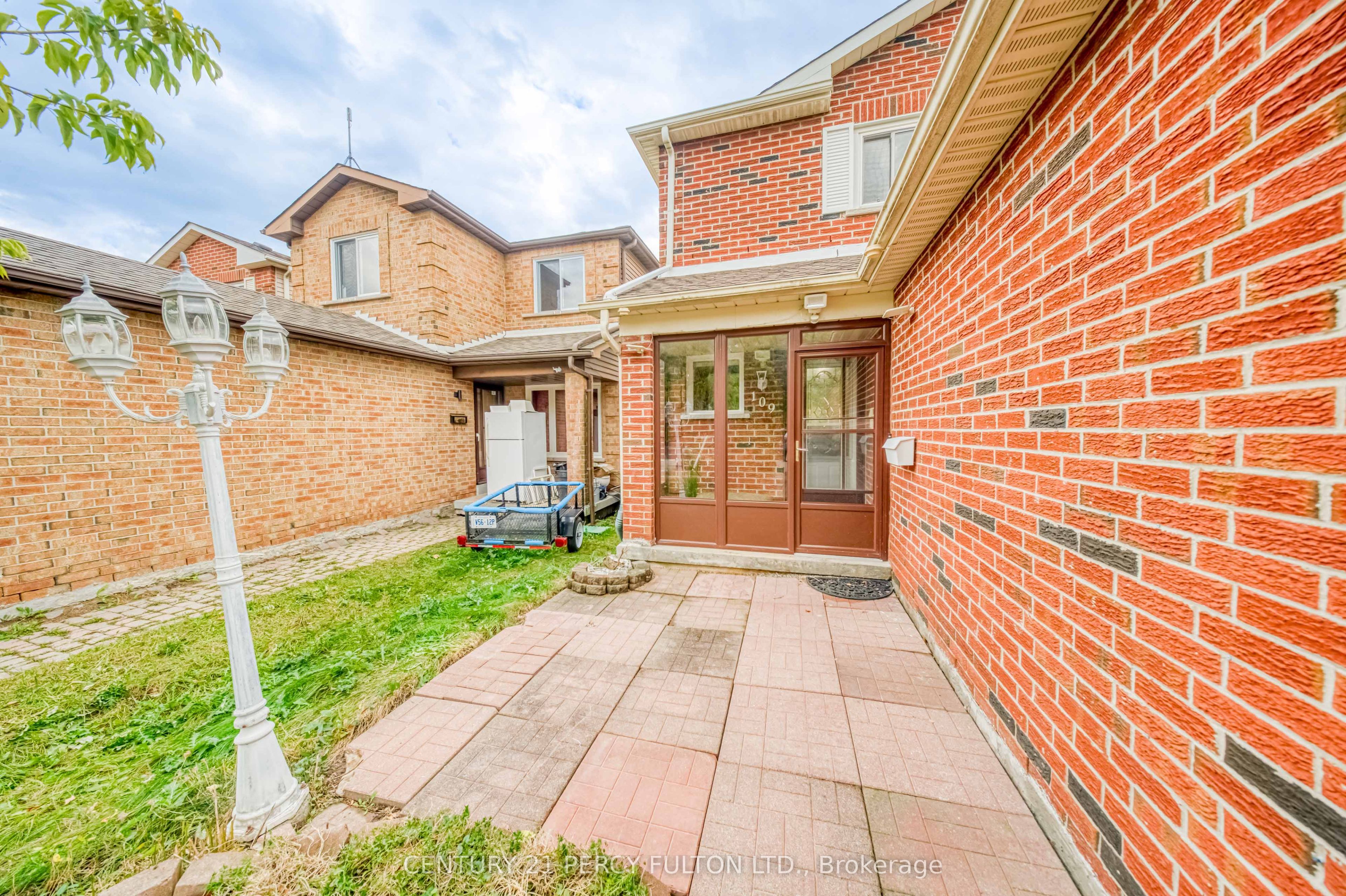 109 Swinton Crescent Property Photo 3