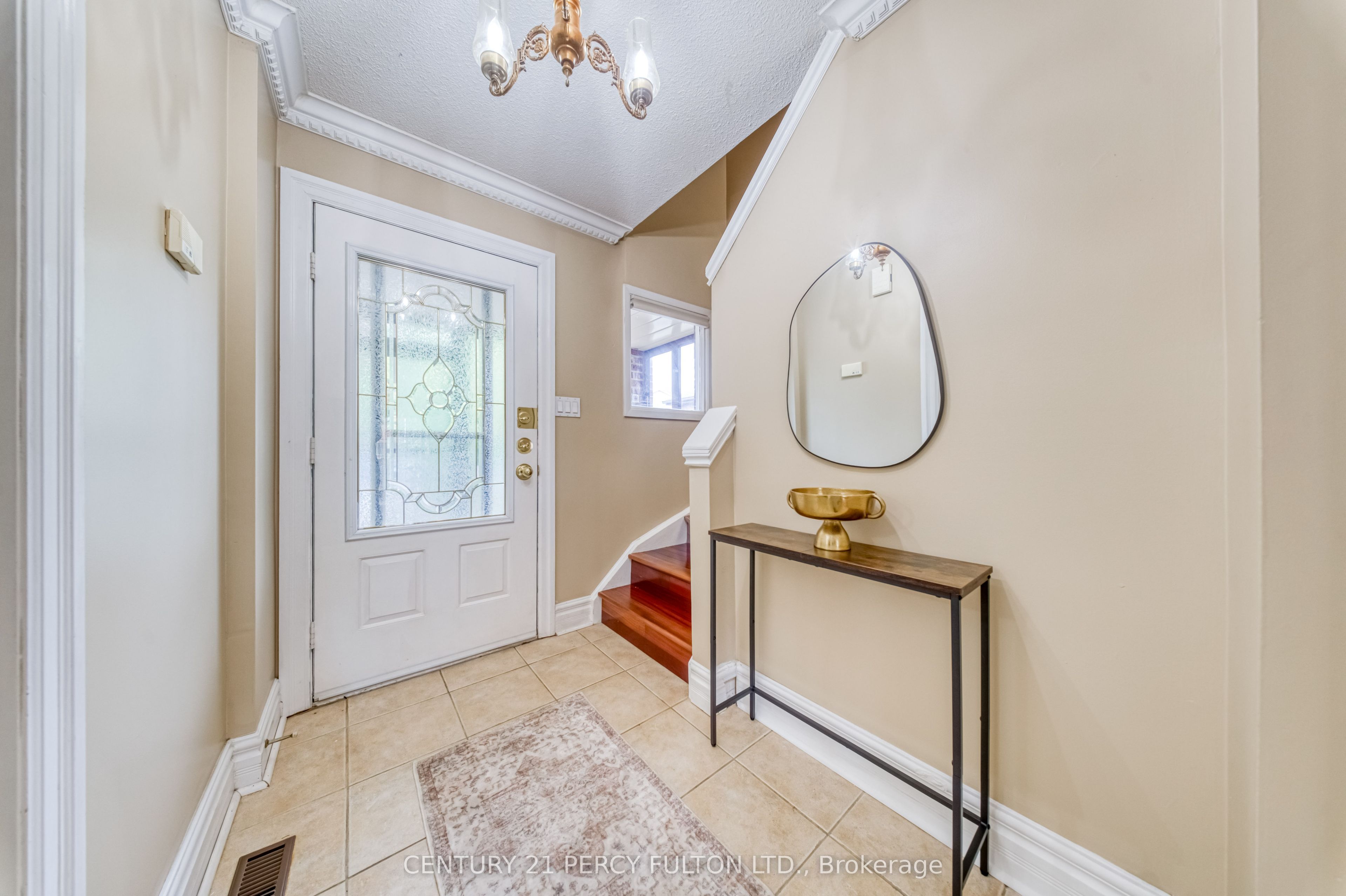 109 Swinton Crescent Property Photo 4