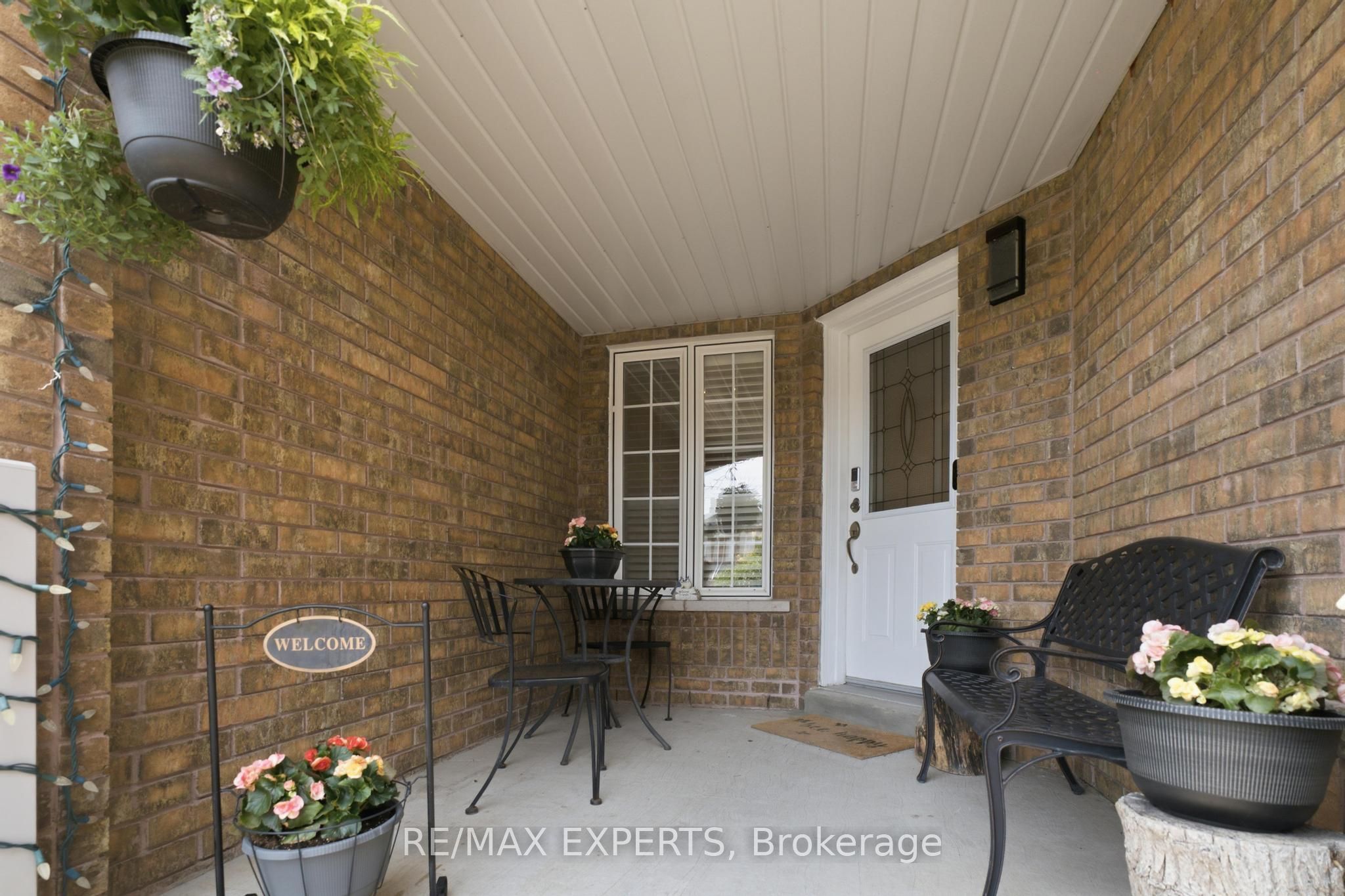 16 Piazza Crescent Property Photo 4