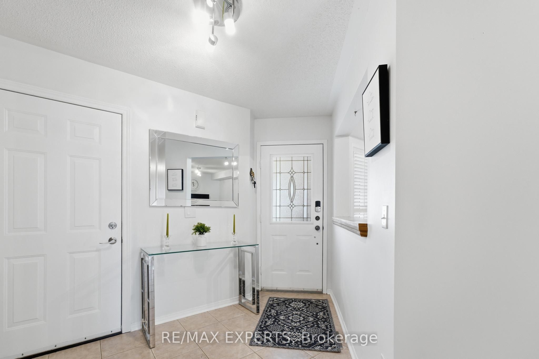 16 Piazza Crescent Property Photo 5
