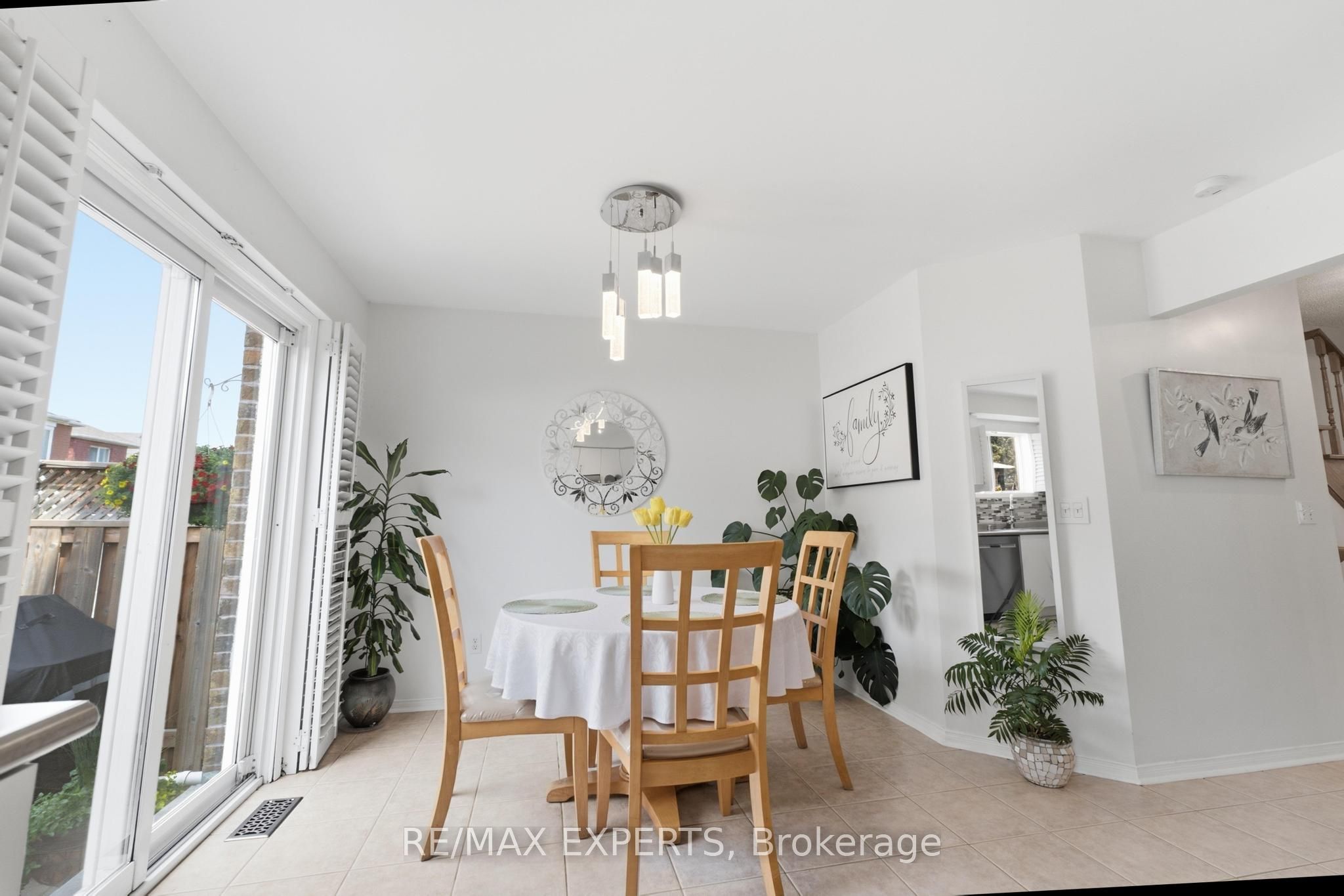 16 Piazza Crescent Property Photo 15