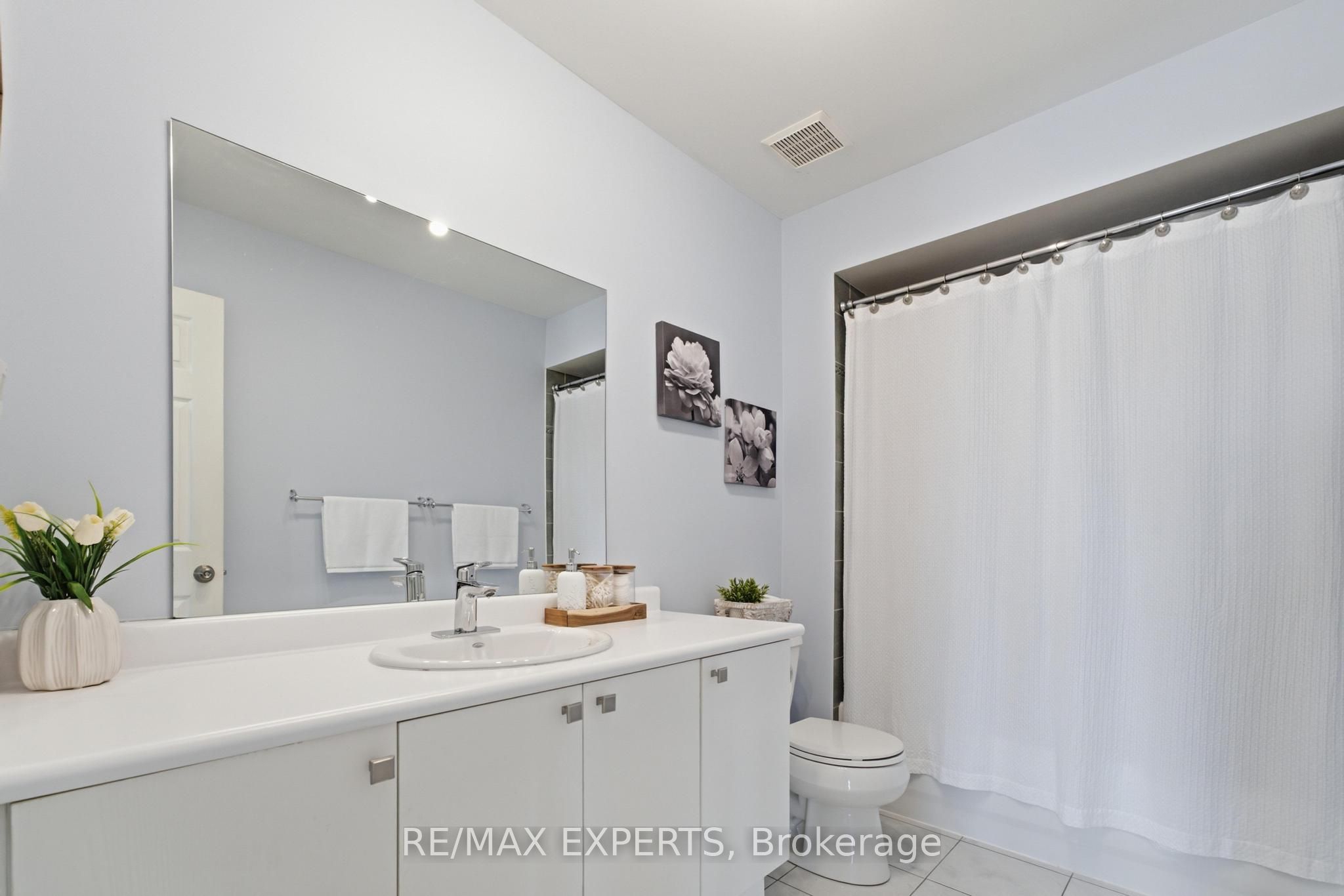 16 Piazza Crescent Property Photo 26