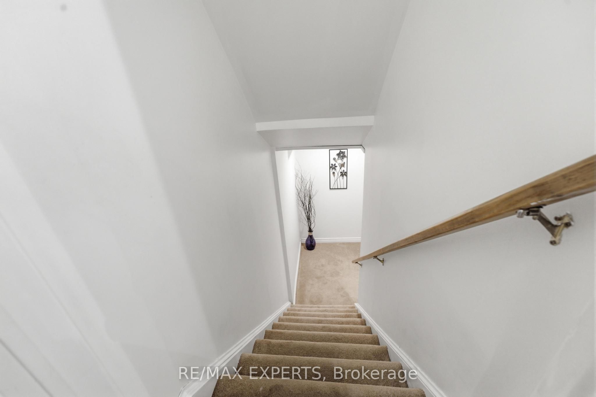 16 Piazza Crescent Property Photo 27