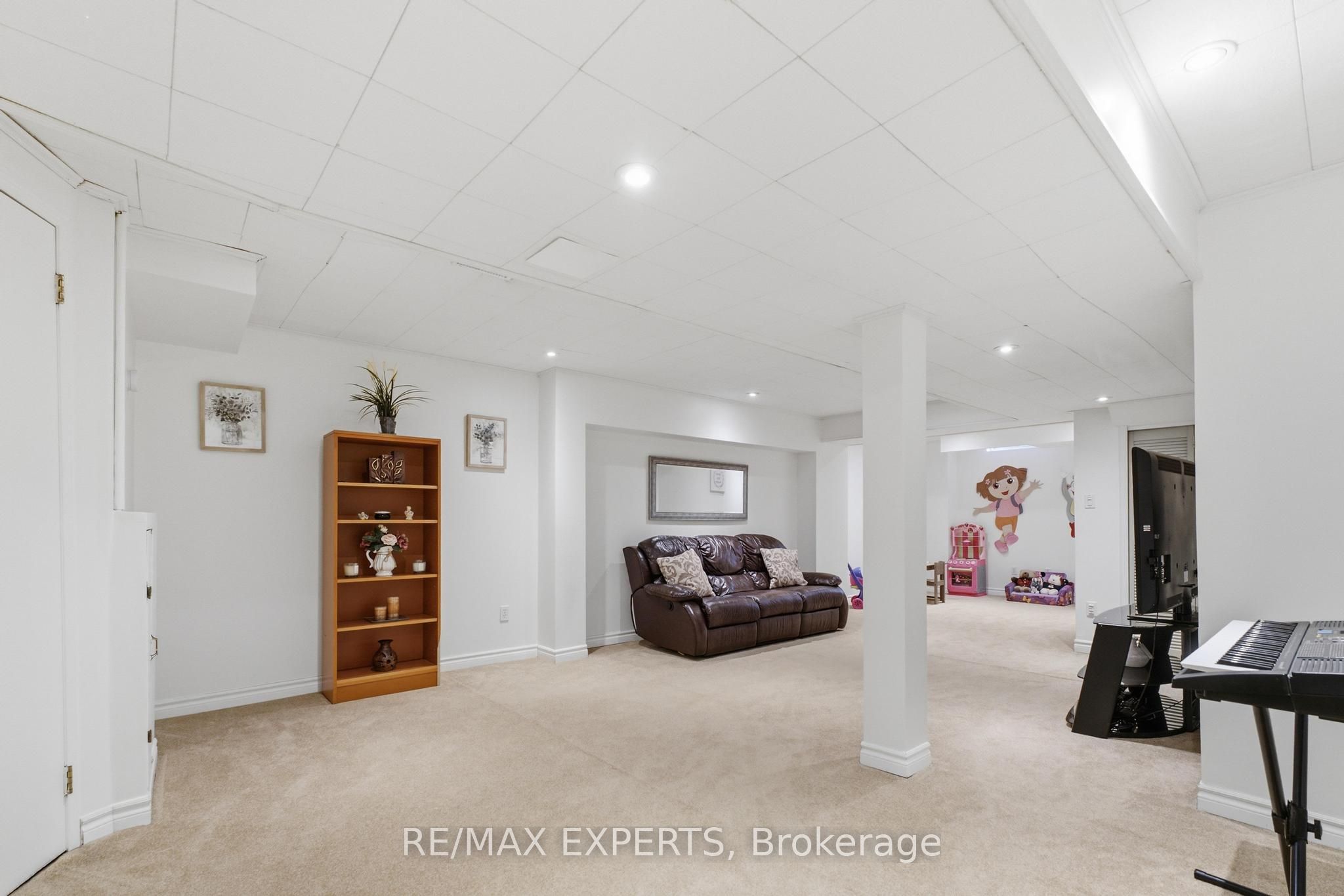 16 Piazza Crescent Property Photo 28