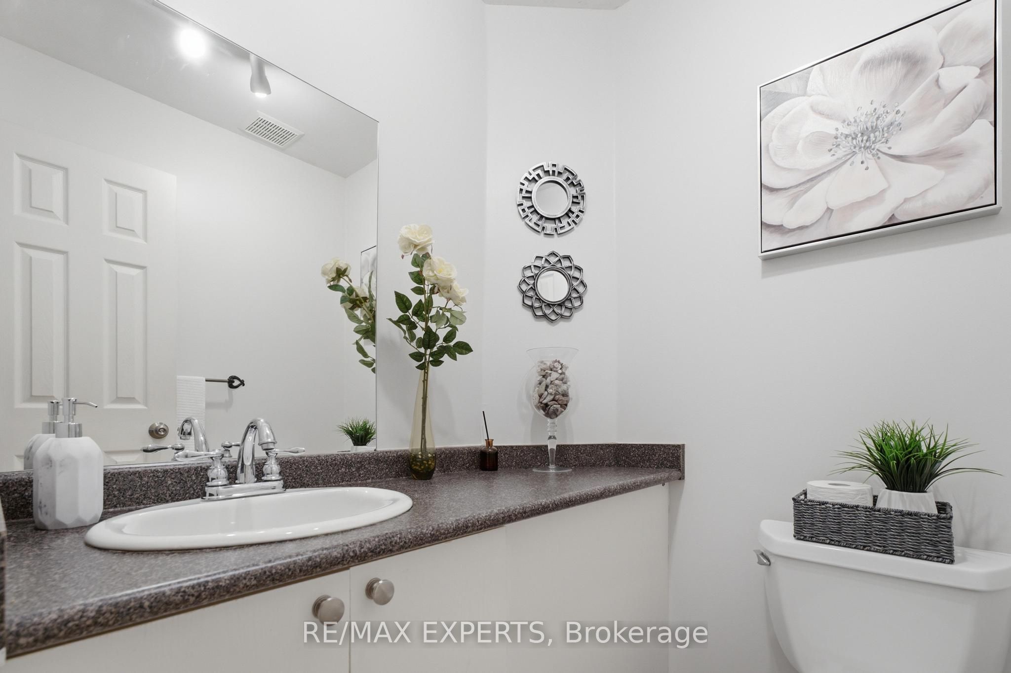 16 Piazza Crescent Property Photo 32