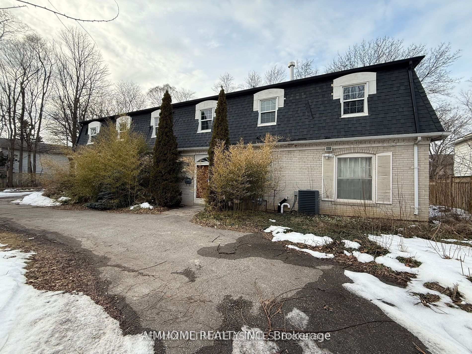 338 Steeles Avenue E Property Photo 1