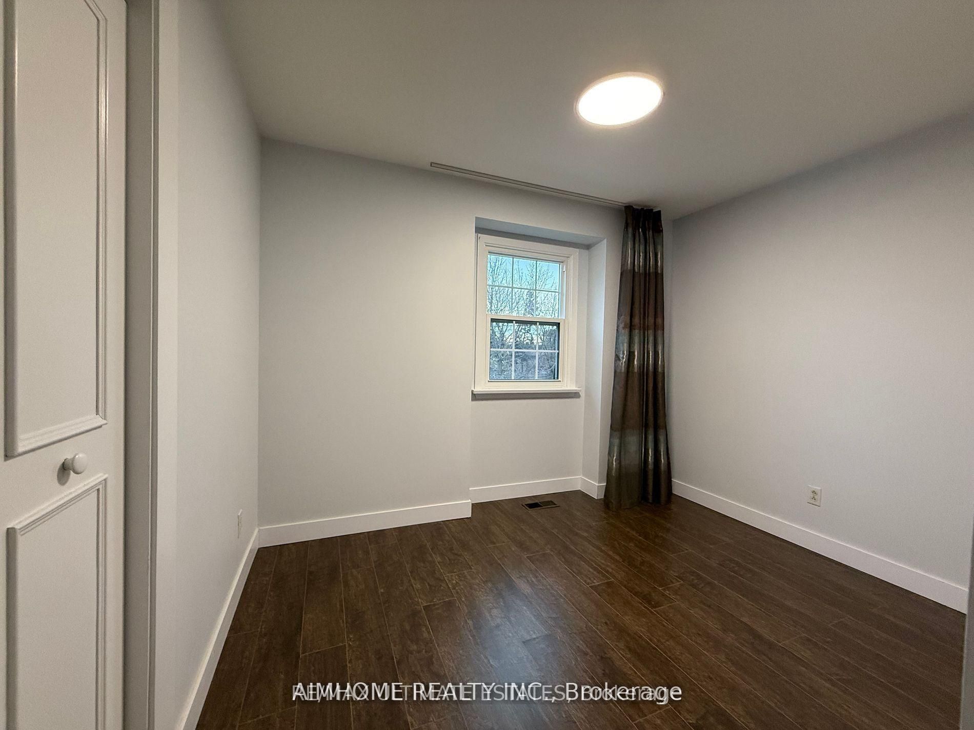 338 Steeles Avenue E Property Photo 3