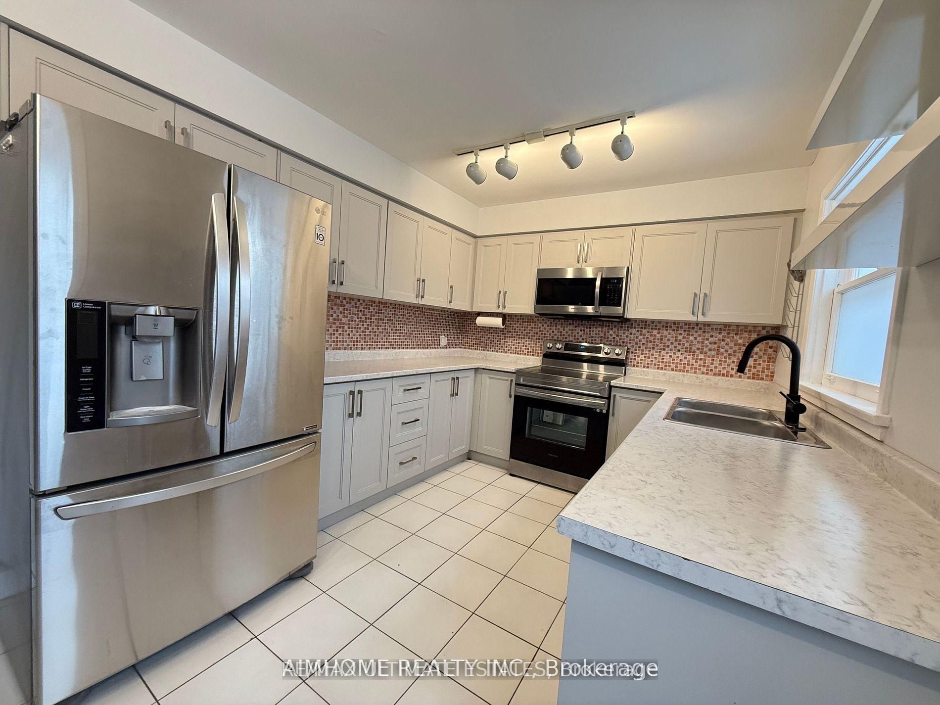 338 Steeles Avenue E Property Photo 6