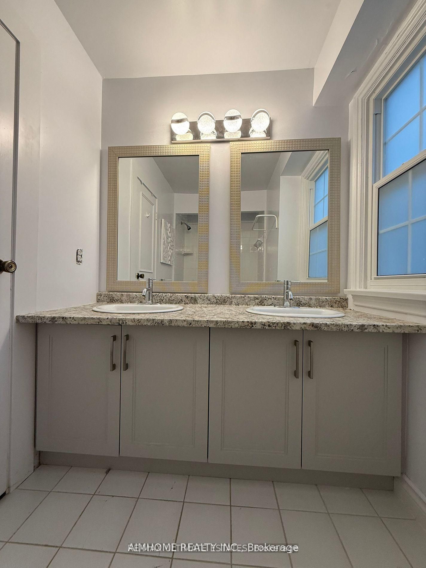 338 Steeles Avenue E Property Photo 9
