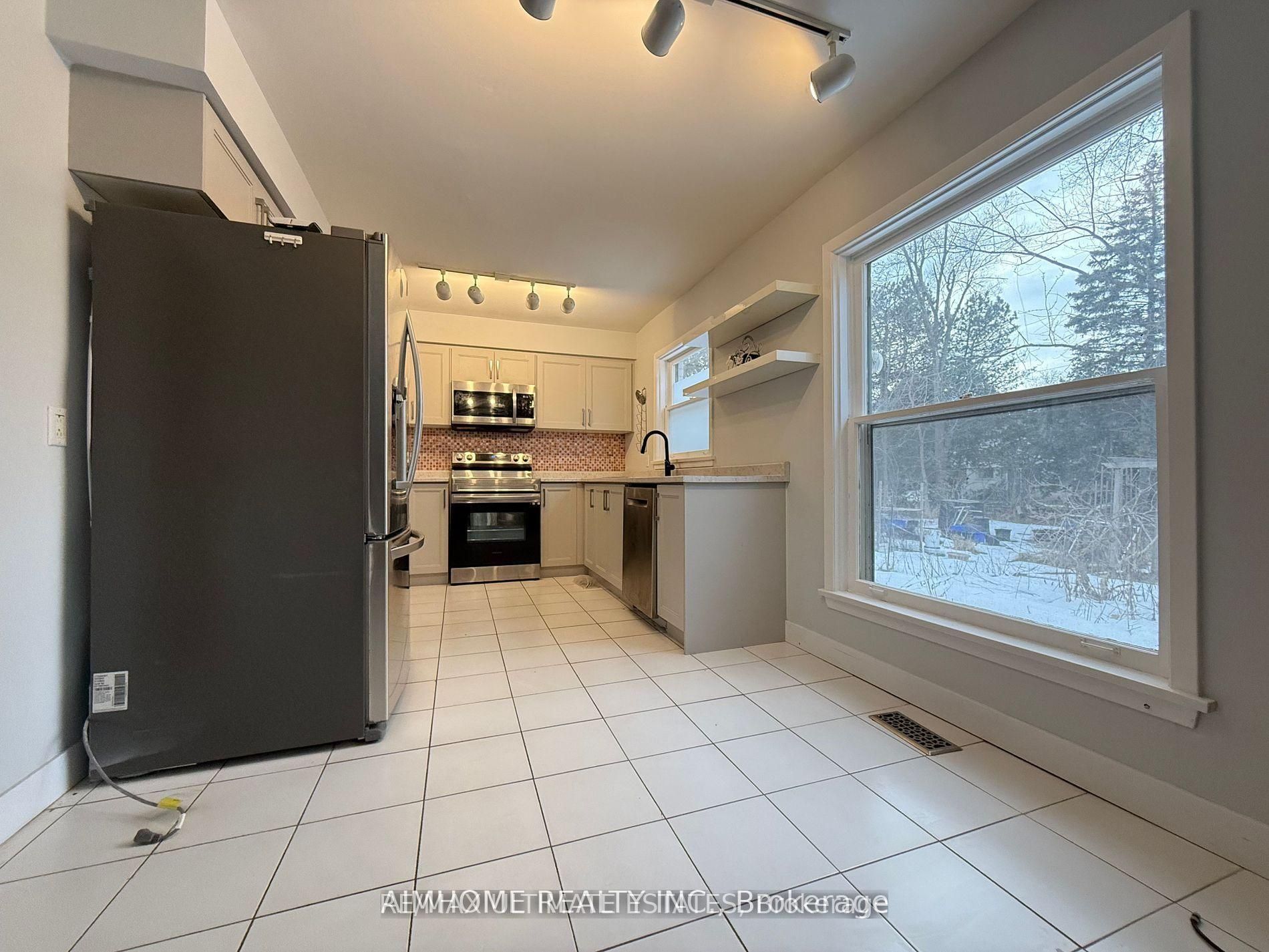 338 Steeles Avenue E Property Photo 12