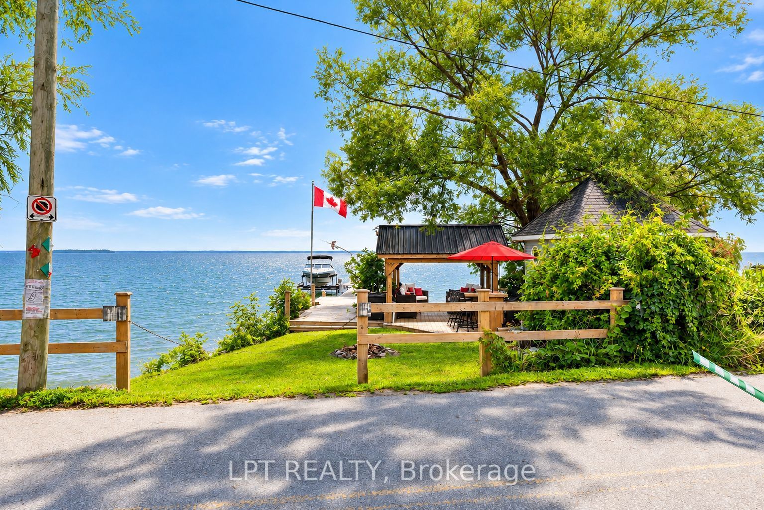 427 Lake Drive E Property Photo 6