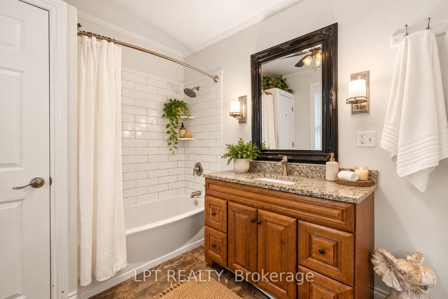 427 Lake Drive E Property Photo 29